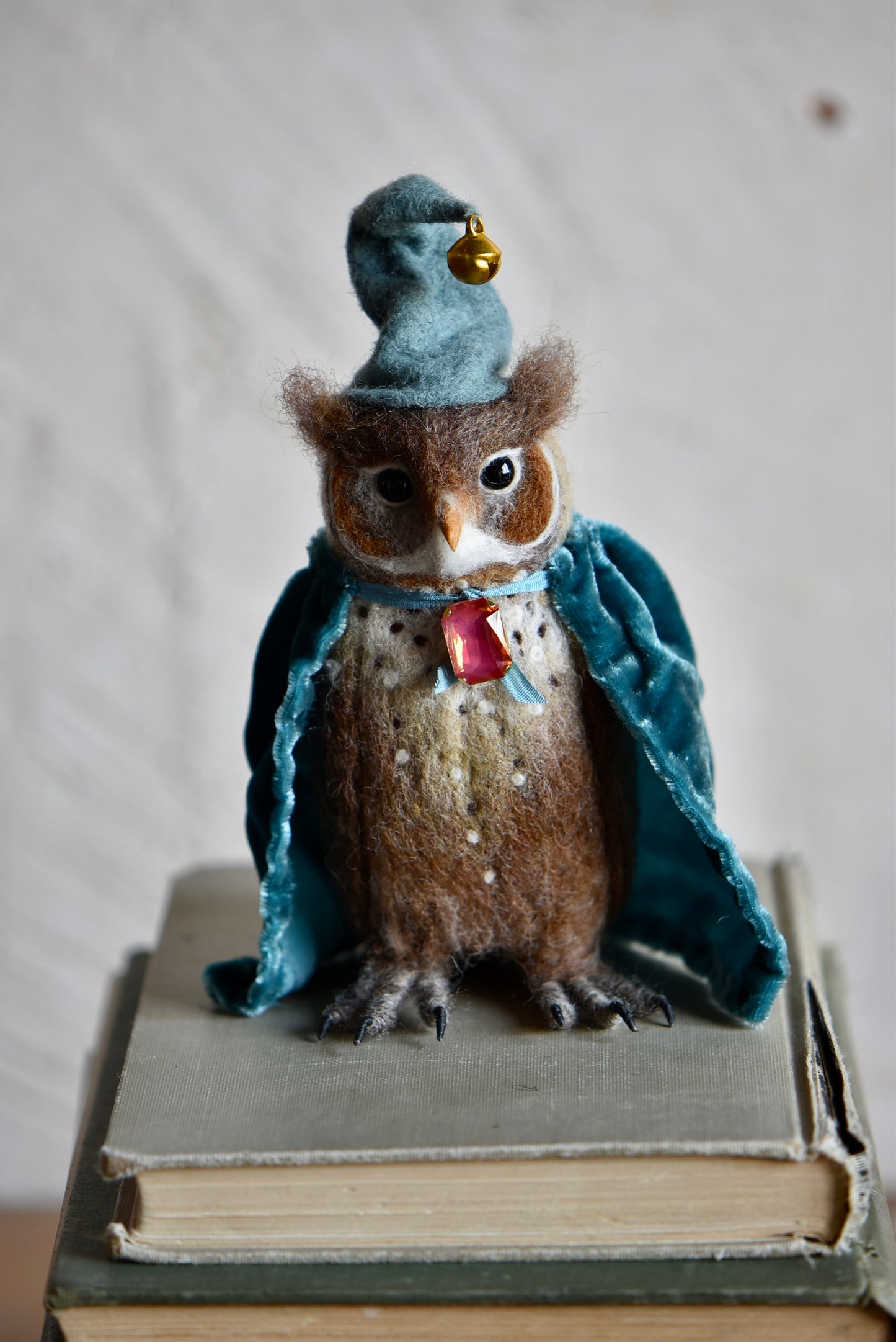 Handmade Needle Felted Character "The Wise Owl" - Wool Animal Sculpture- Rustles from the meadow and Harthicune
