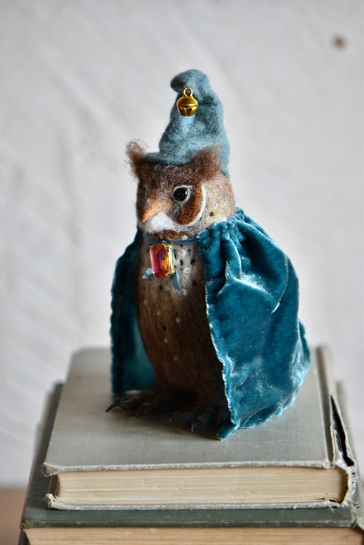 Handmade Needle Felted Character "The Wise Owl" - Wool Animal Sculpture- Rustles from the meadow and Harthicune