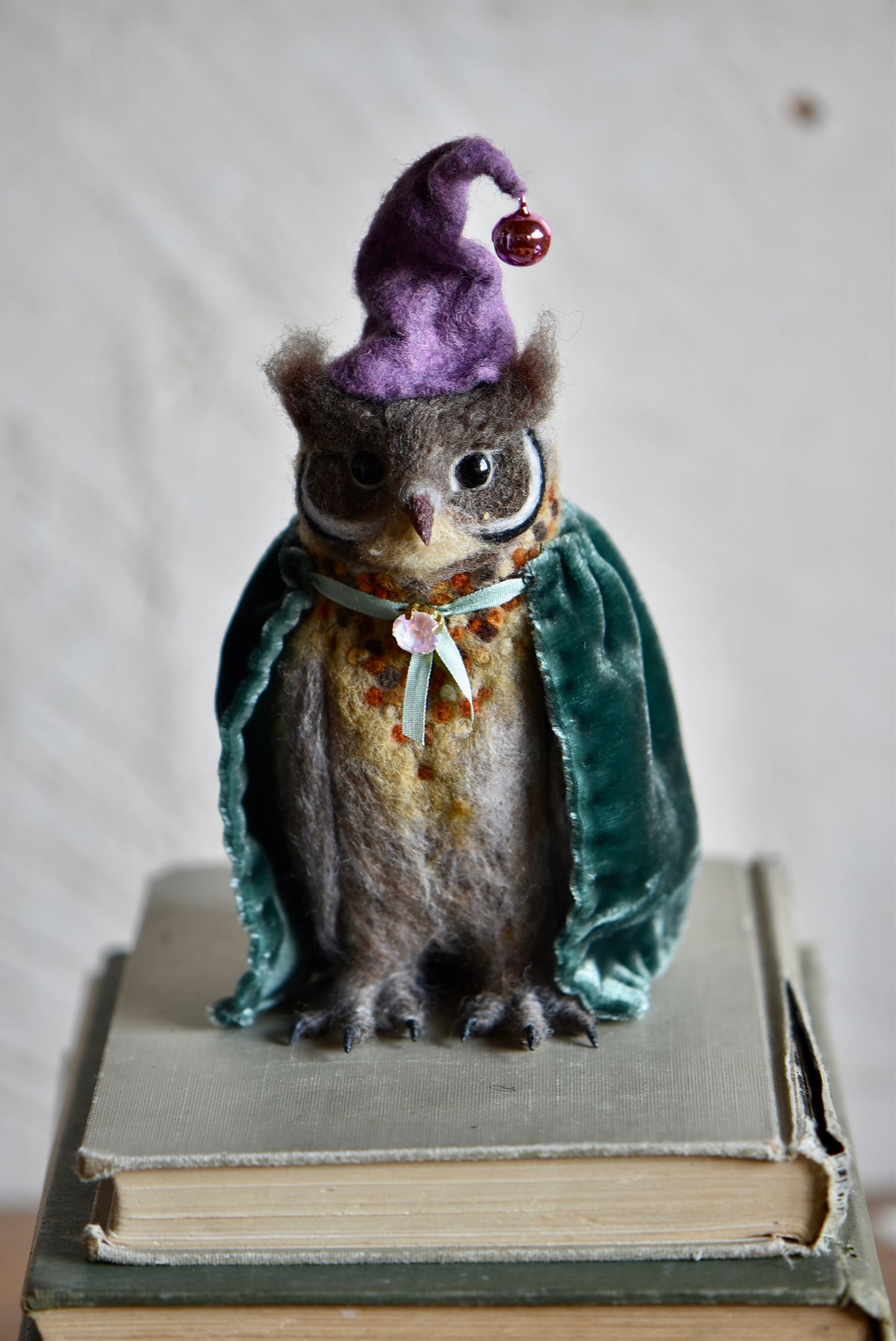 Handmade Needle Felted Character "The Wise Owl" - Wool Animal Sculpture- Rustles from the meadow and Harthicune