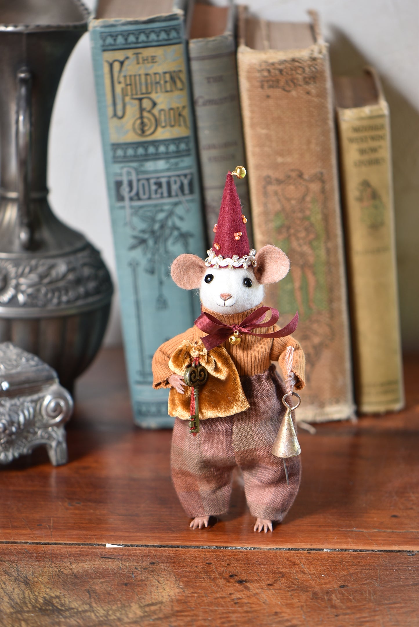 NEEDLE FELTED LITTLE FESTIVE MOUSE - Rustles from the meadow Limited Edition