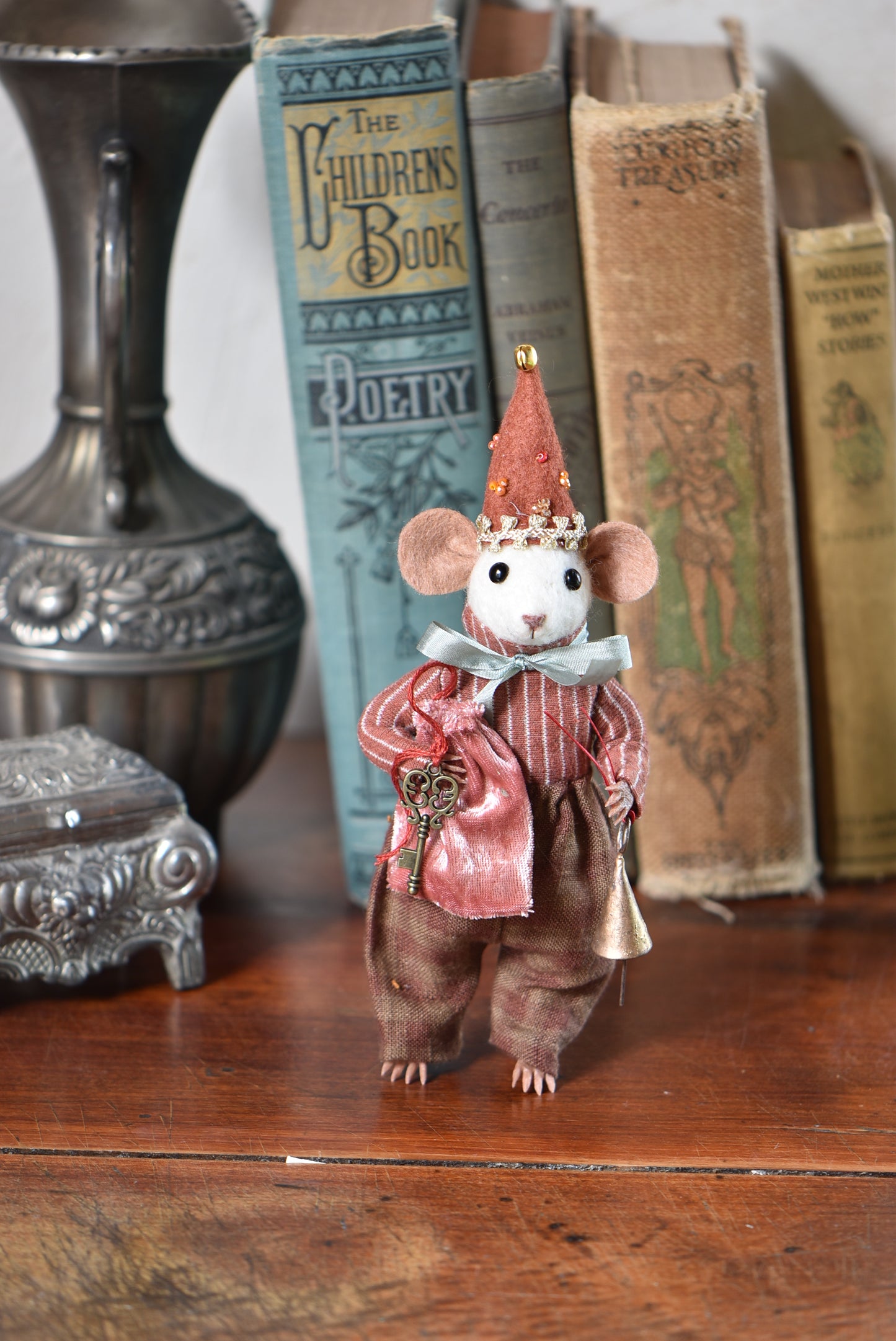 NEEDLE FELTED LITTLE FESTIVE MOUSE - Rustles from the meadow Limited Edition