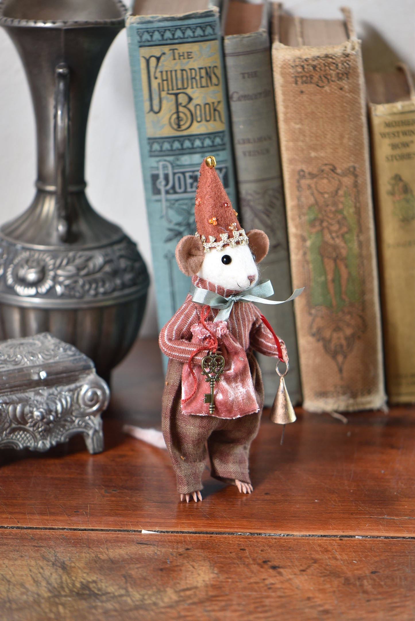 NEEDLE FELTED LITTLE FESTIVE MOUSE - Rustles from the meadow Limited Edition