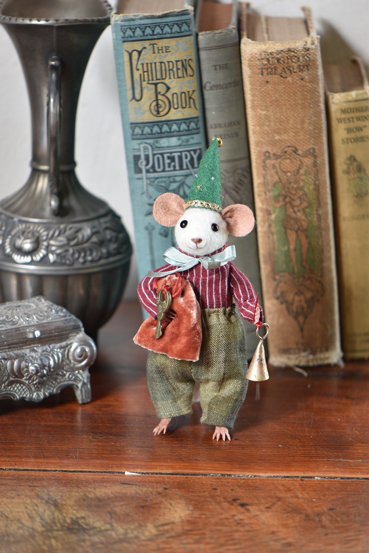 NEEDLE FELTED LITTLE FESTIVE MOUSE - Rustles from the meadow Limited Edition