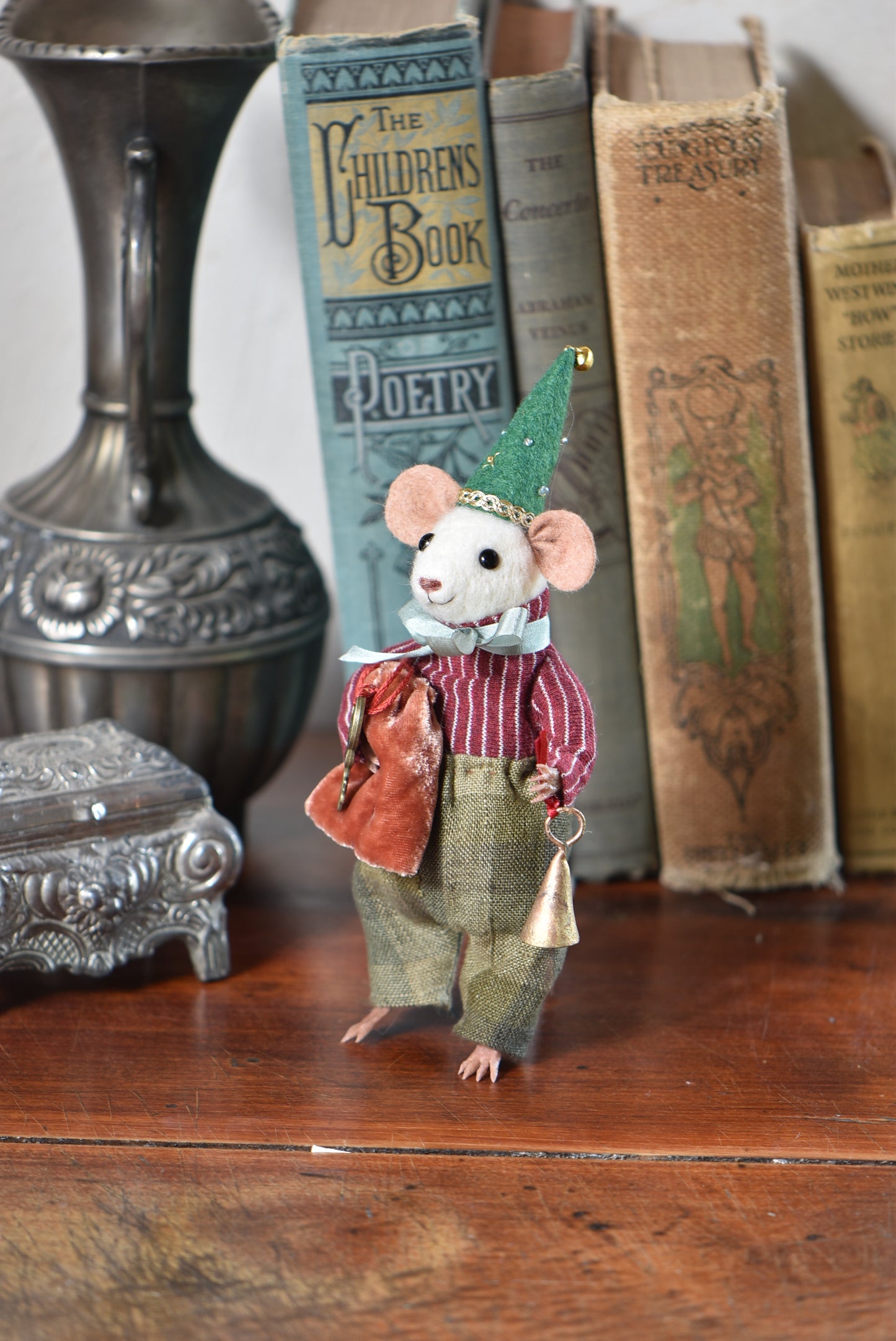 NEEDLE FELTED LITTLE FESTIVE MOUSE - Rustles from the meadow Limited Edition