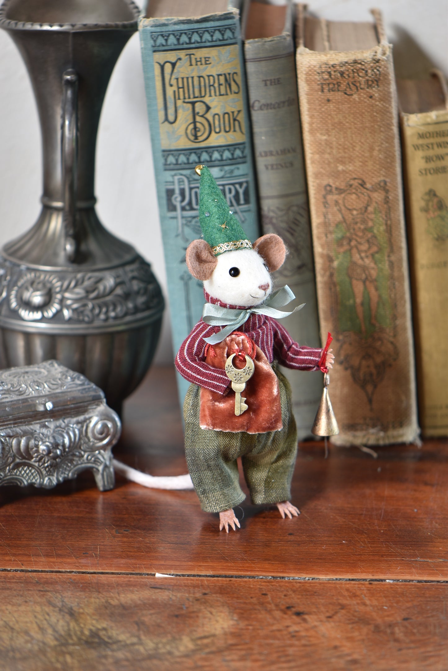 NEEDLE FELTED LITTLE FESTIVE MOUSE - Rustles from the meadow Limited Edition