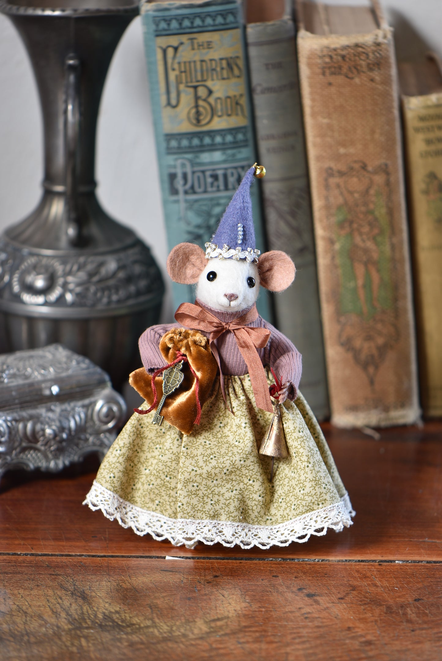 NEEDLE FELTED LITTLE FESTIVE MOUSE - Rustles from the meadow Limited Edition