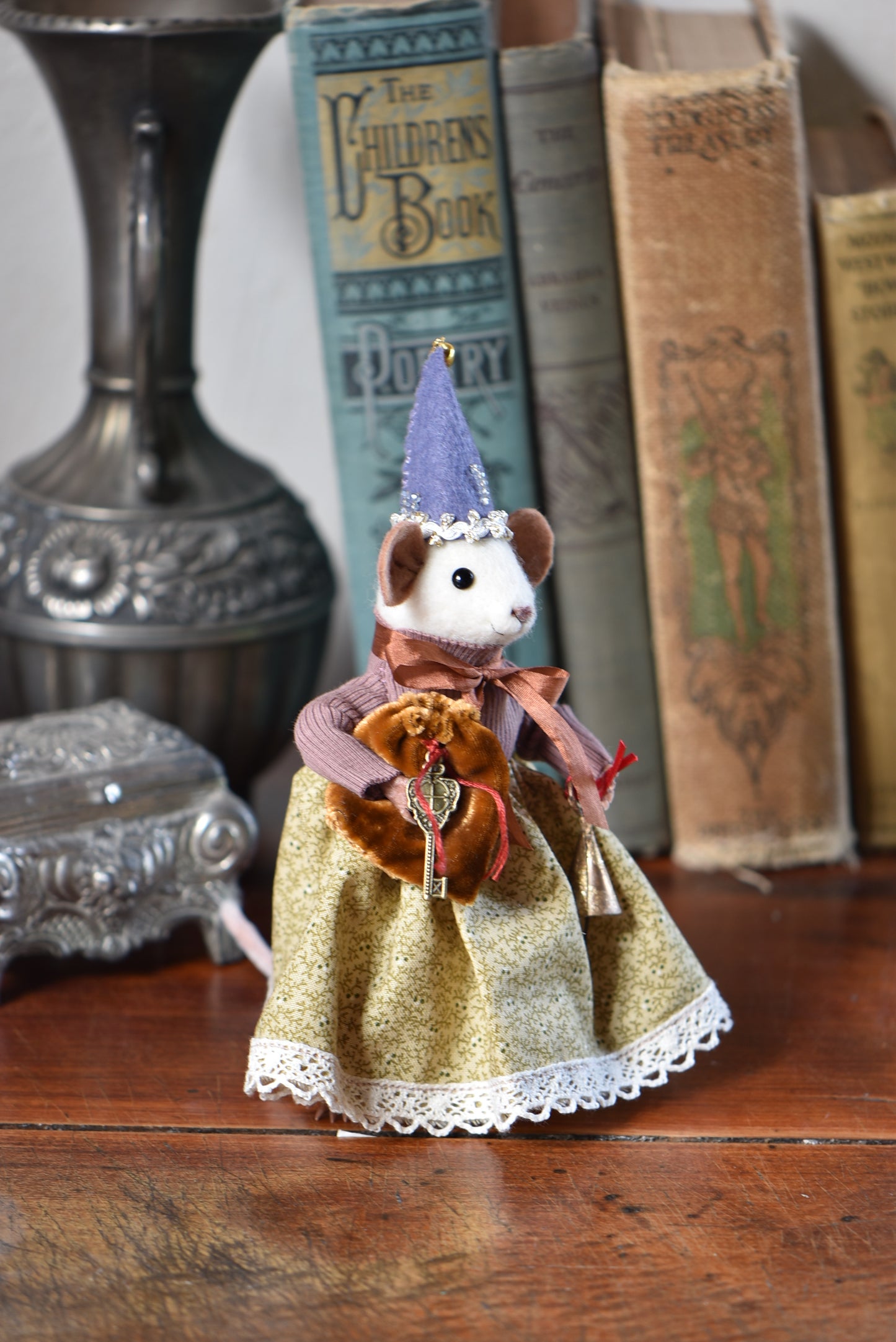 NEEDLE FELTED LITTLE FESTIVE MOUSE - Rustles from the meadow Limited Edition