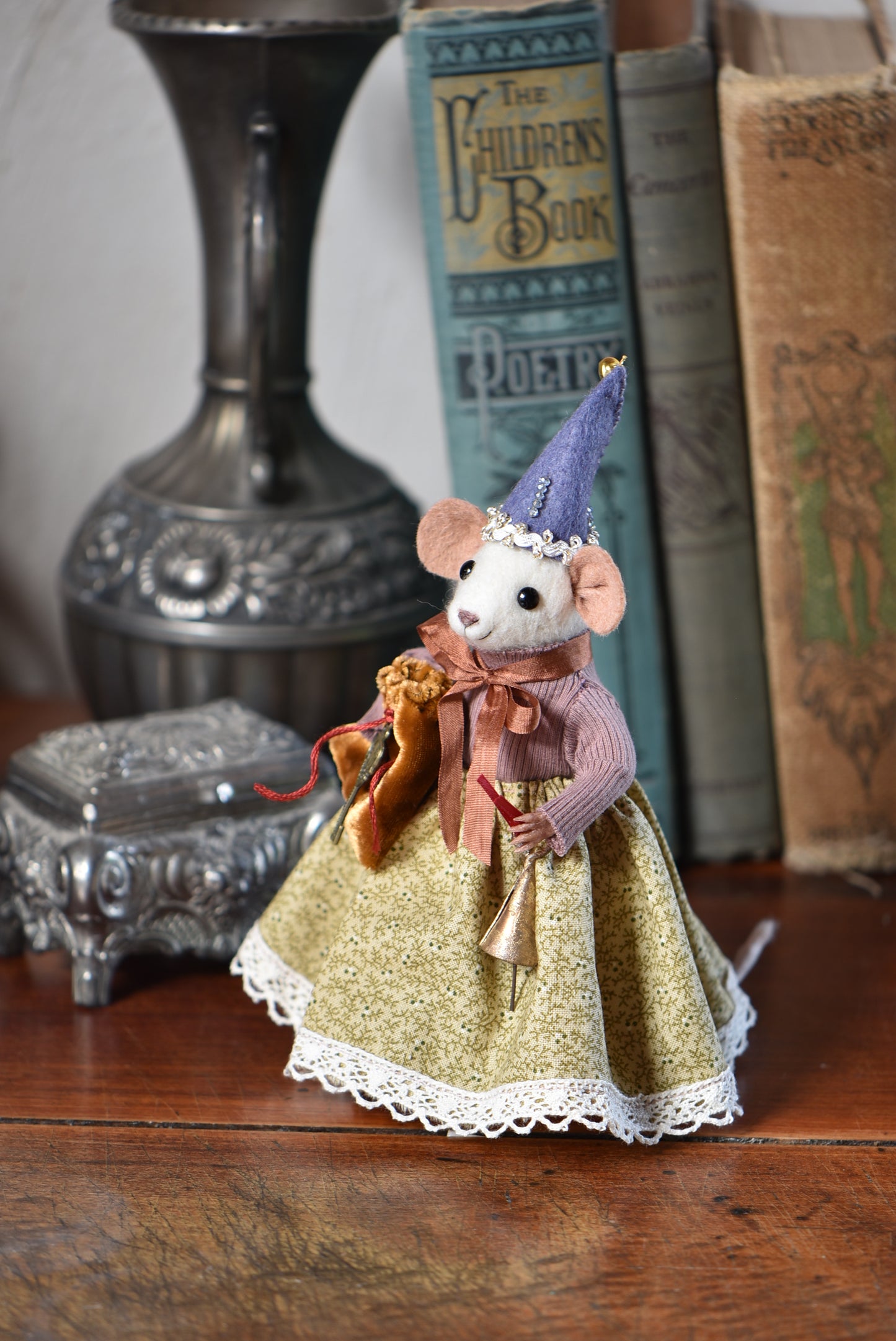 NEEDLE FELTED LITTLE FESTIVE MOUSE - Rustles from the meadow Limited Edition