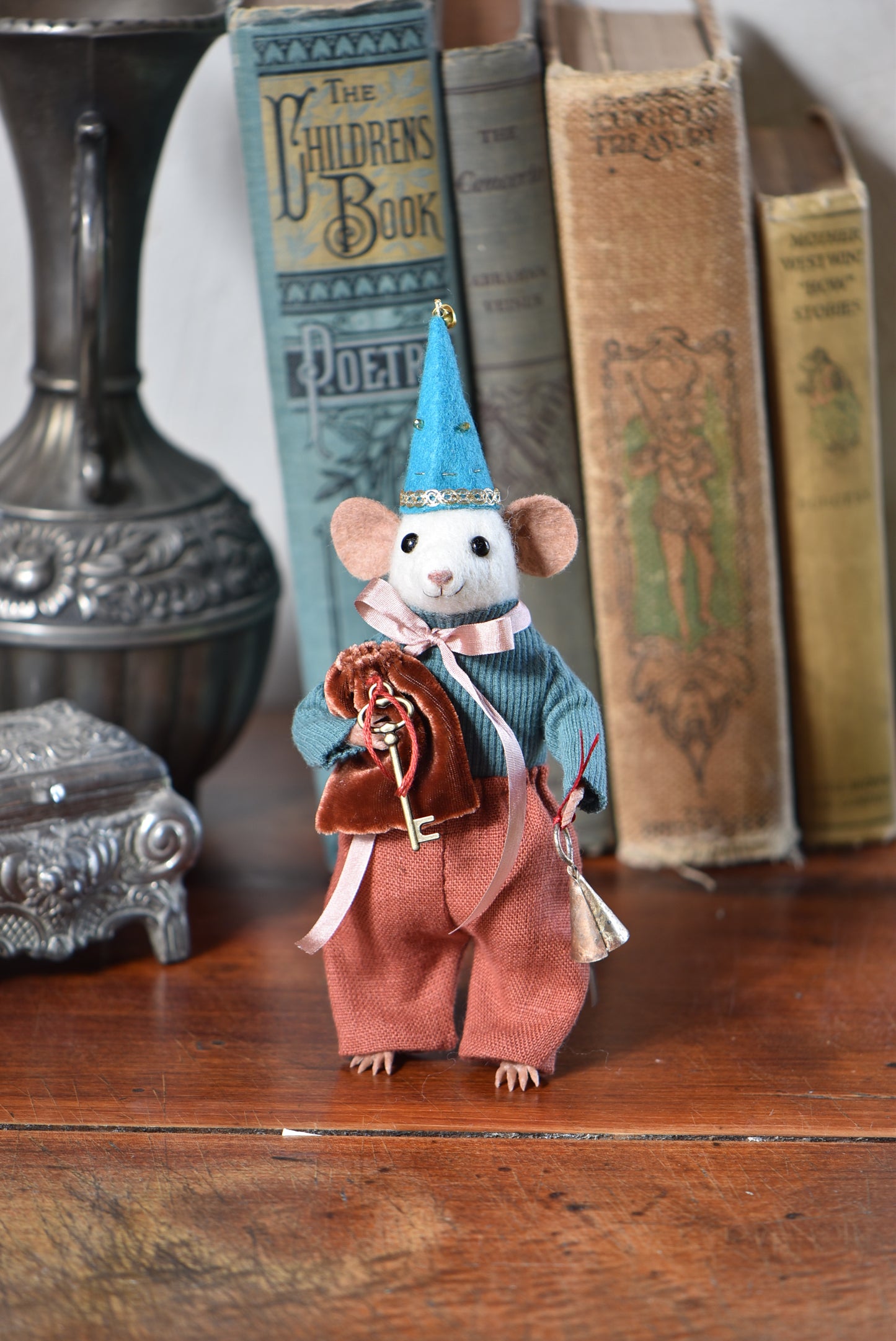 NEEDLE FELTED LITTLE FESTIVE MOUSE - Rustles from the meadow Limited Edition