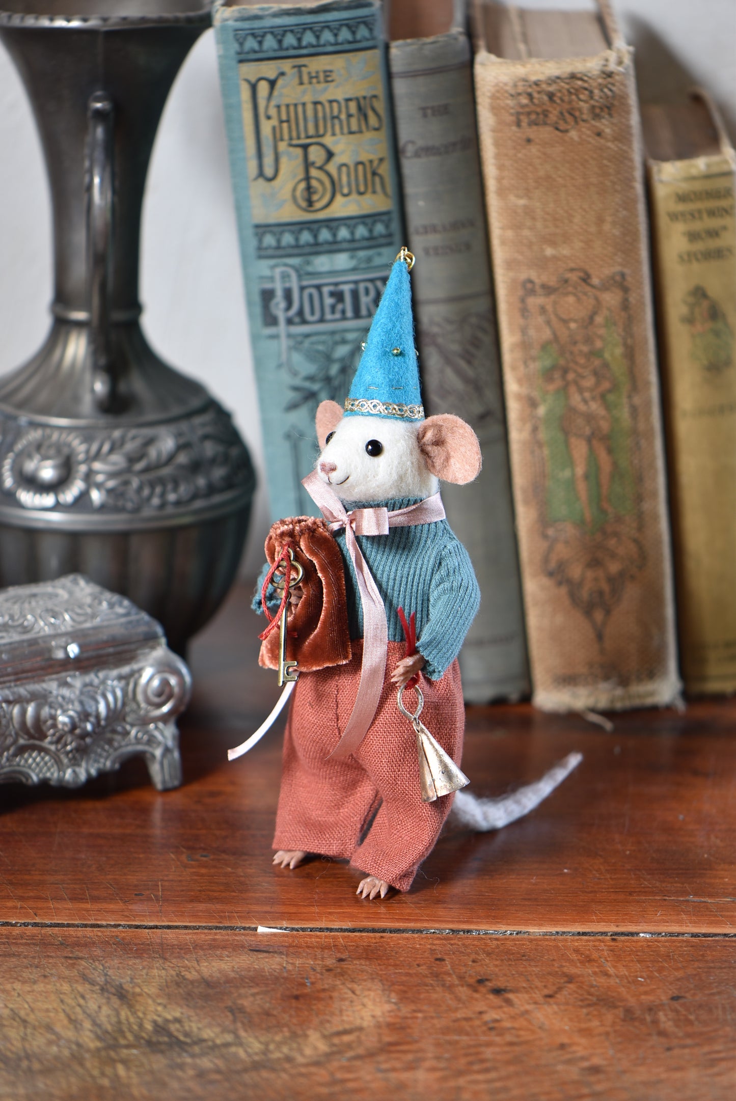 NEEDLE FELTED LITTLE FESTIVE MOUSE - Rustles from the meadow Limited Edition