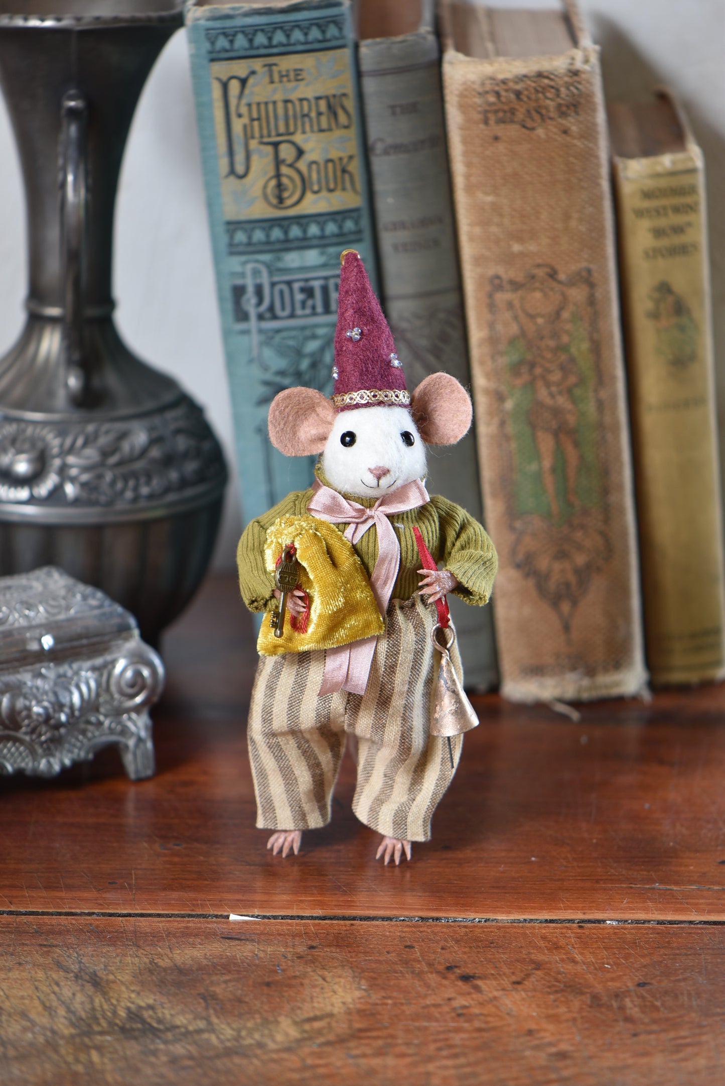 NEEDLE FELTED LITTLE FESTIVE MOUSE - Rustles from the meadow Limited Edition