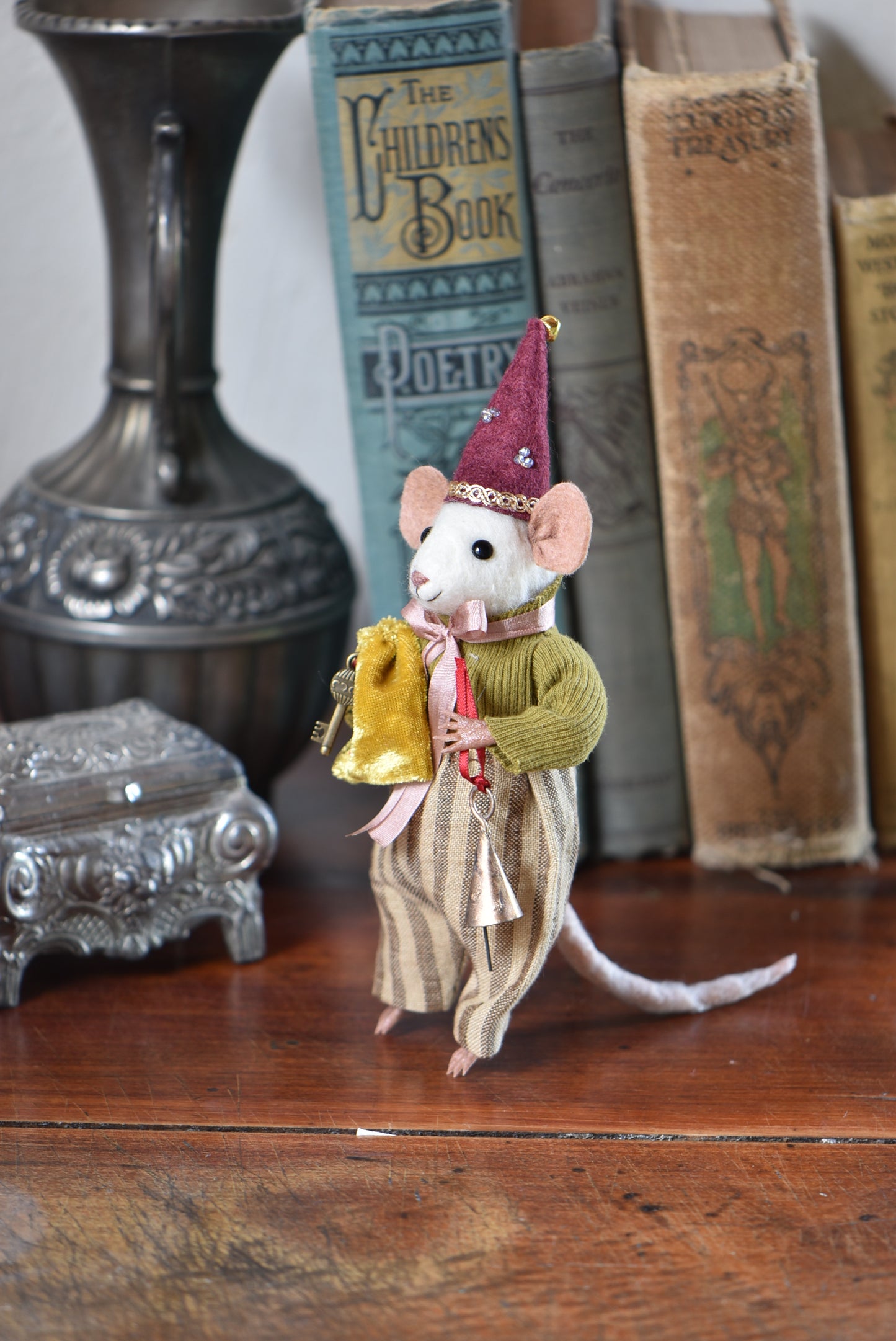 NEEDLE FELTED LITTLE FESTIVE MOUSE - Rustles from the meadow Limited Edition