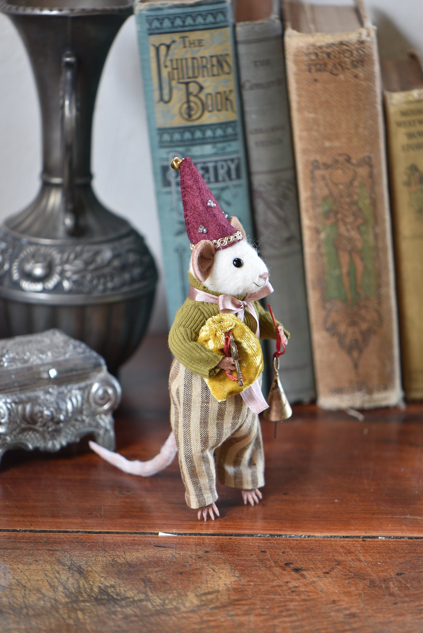 NEEDLE FELTED LITTLE FESTIVE MOUSE - Rustles from the meadow Limited Edition