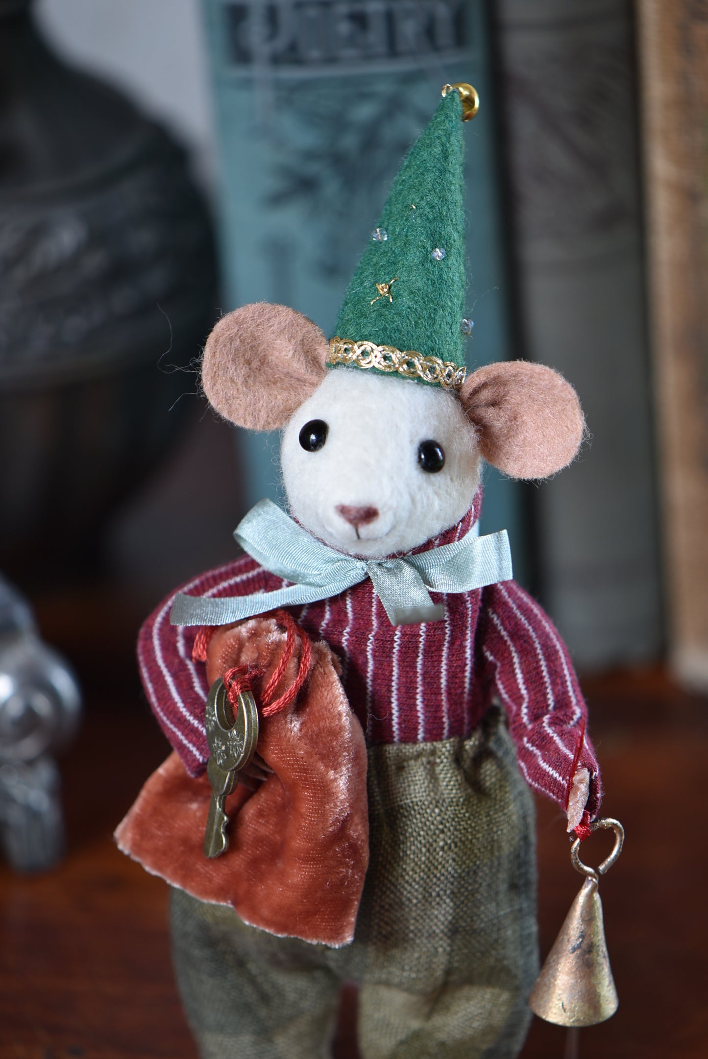 NEEDLE FELTED LITTLE FESTIVE MOUSE - Rustles from the meadow Limited Edition