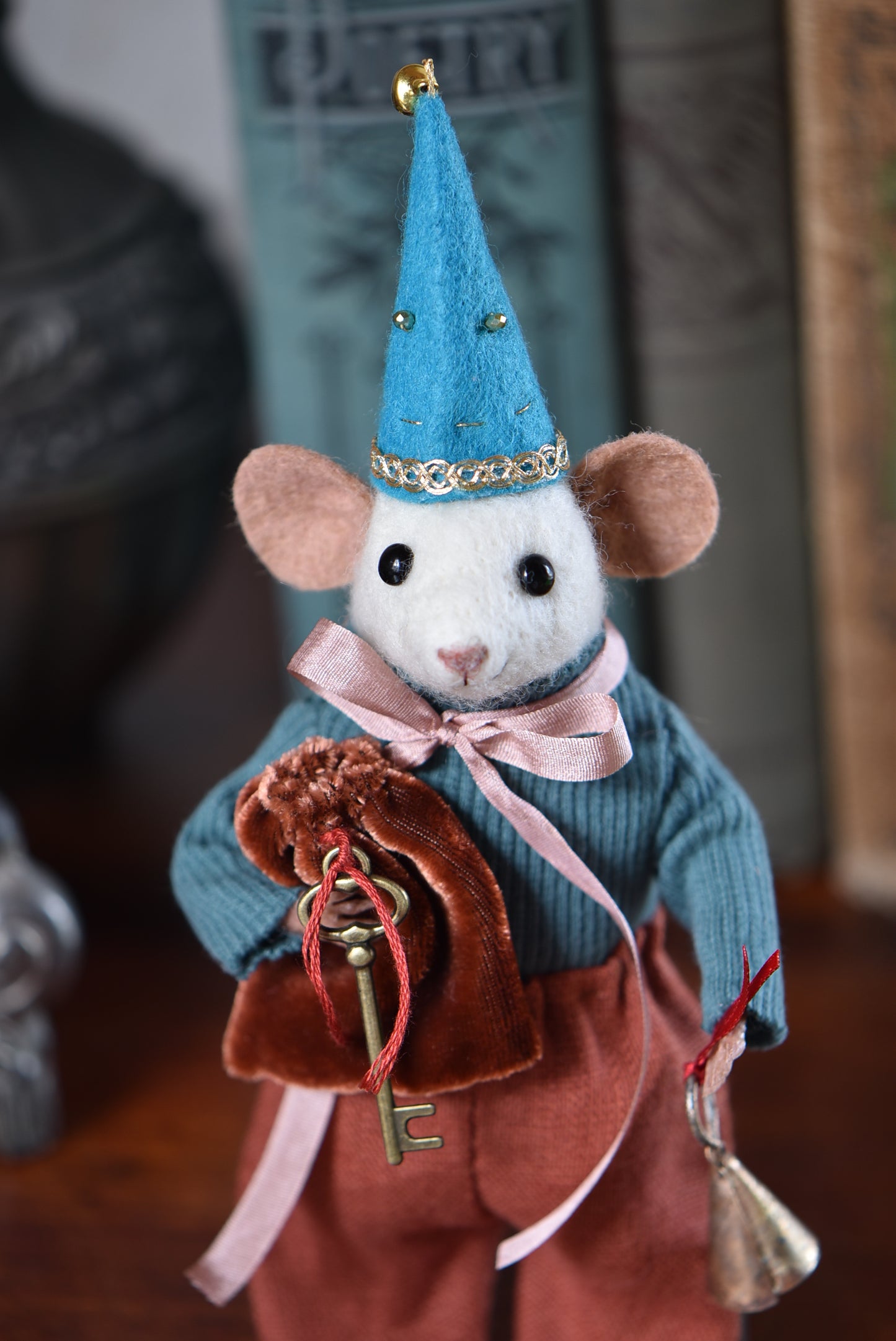 NEEDLE FELTED LITTLE FESTIVE MOUSE - Rustles from the meadow Limited Edition