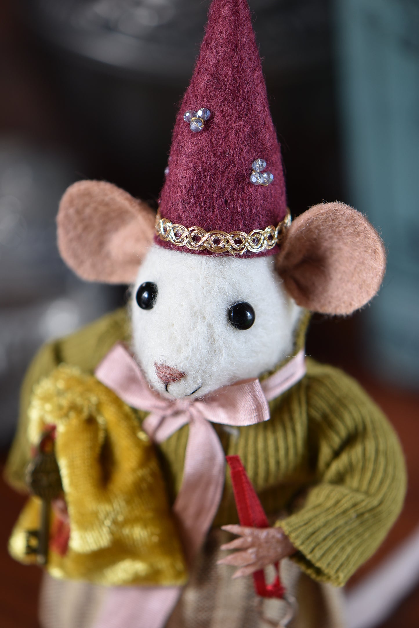 NEEDLE FELTED LITTLE FESTIVE MOUSE - Rustles from the meadow Limited Edition