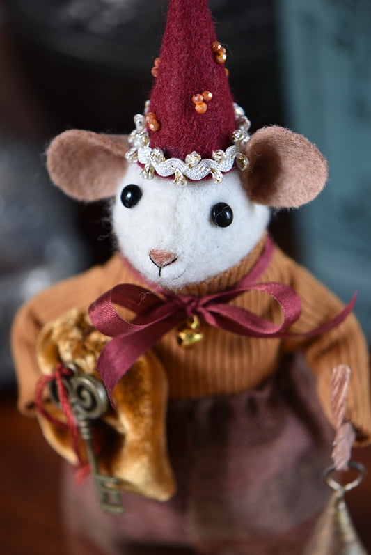 NEEDLE FELTED LITTLE FESTIVE MOUSE - Rustles from the meadow Limited Edition