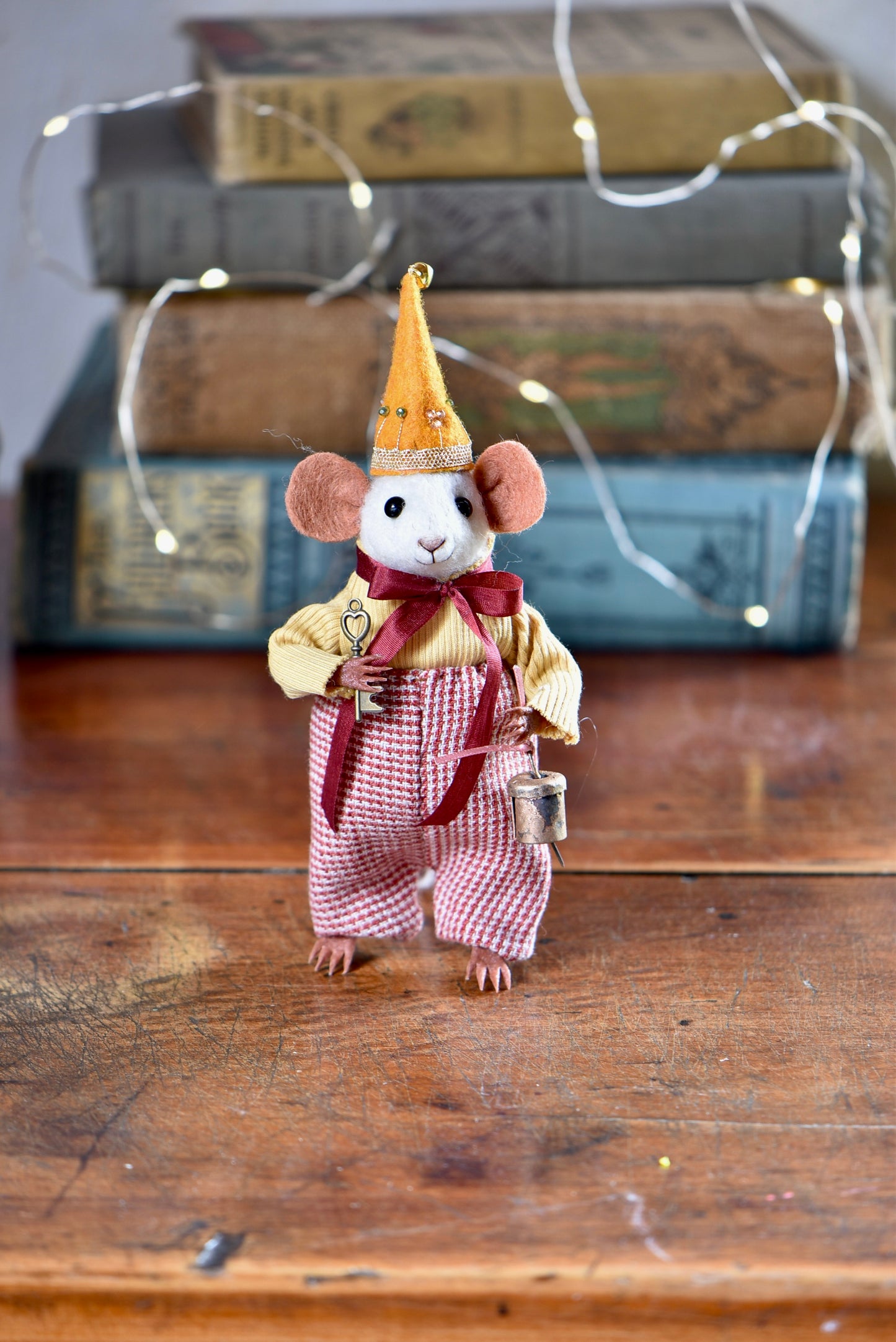 NEEDLE FELTED LITTLE FESTIVE MOUSE - Rustles from the meadow Limited Edition (Copy)