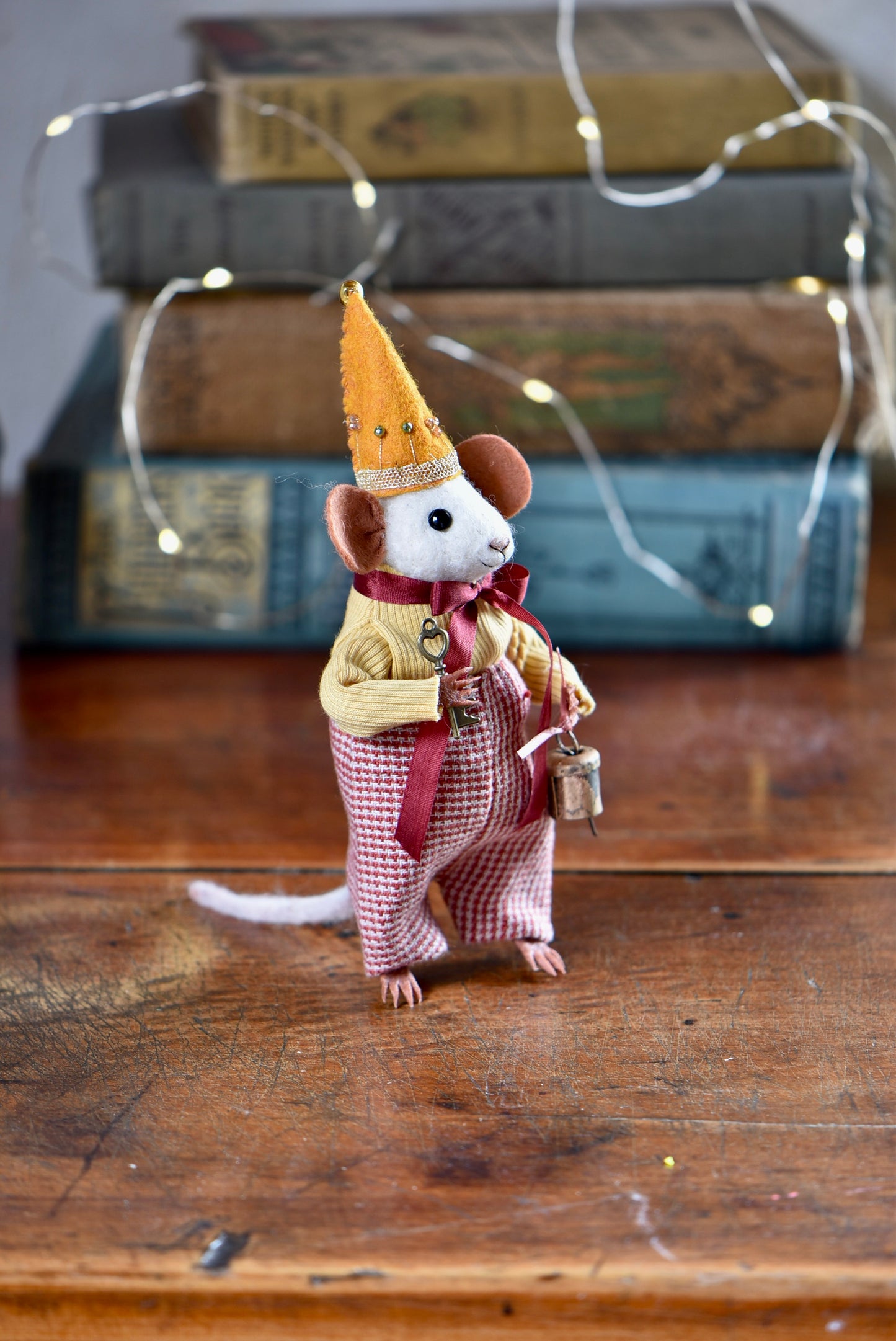 NEEDLE FELTED LITTLE FESTIVE MOUSE - Rustles from the meadow Limited Edition (Copy)