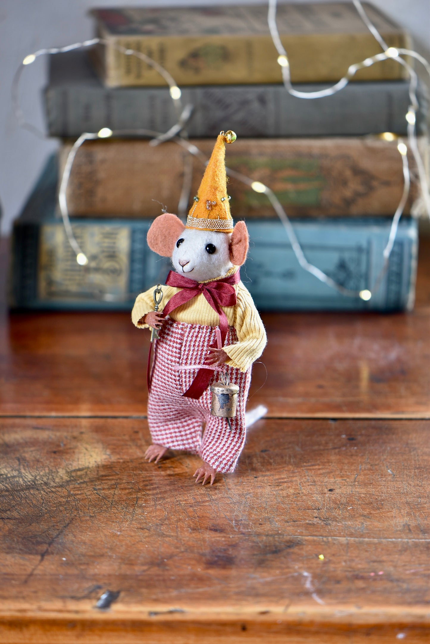 NEEDLE FELTED LITTLE FESTIVE MOUSE - Rustles from the meadow Limited Edition (Copy)