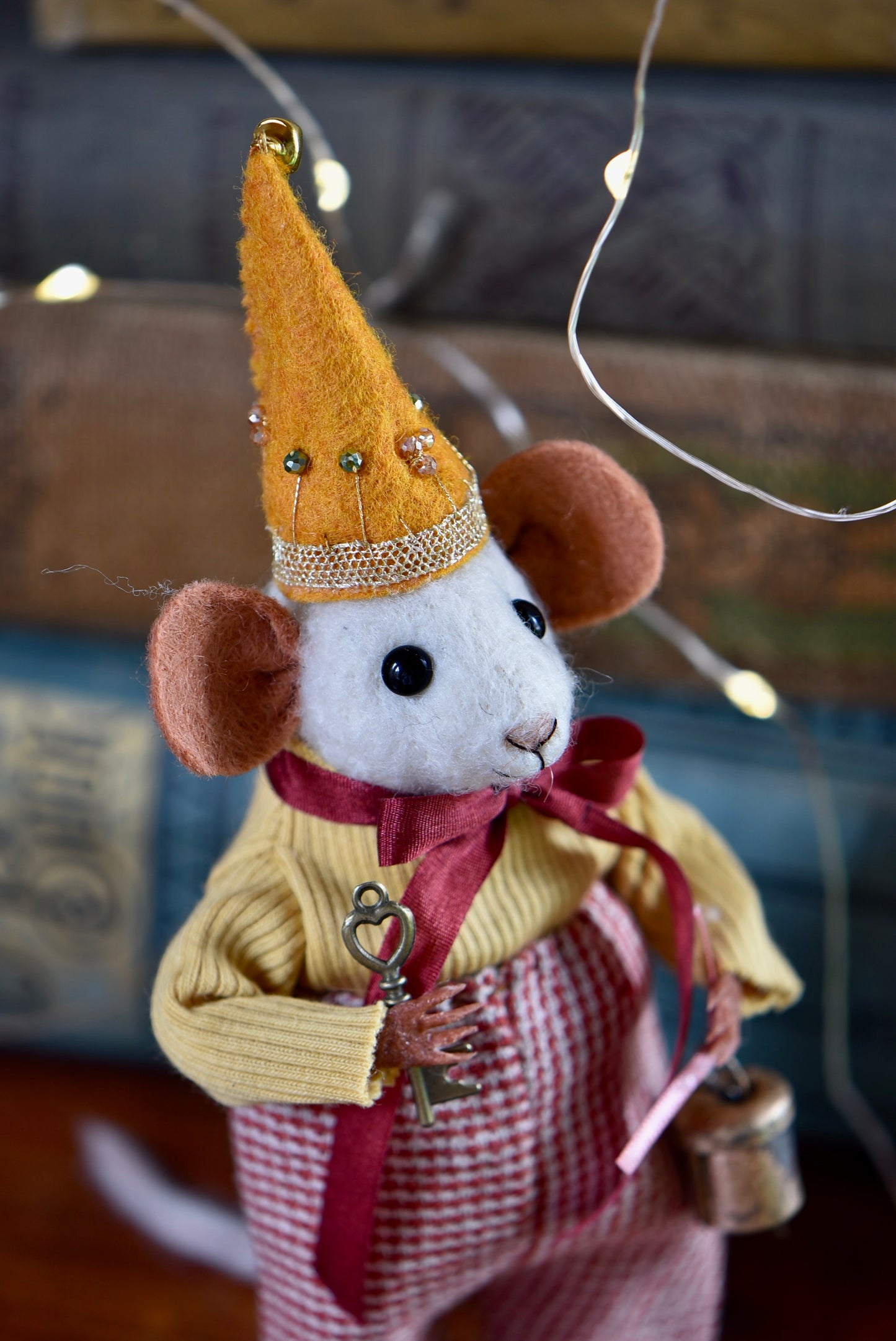 NEEDLE FELTED LITTLE FESTIVE MOUSE - Rustles from the meadow Limited Edition (Copy)