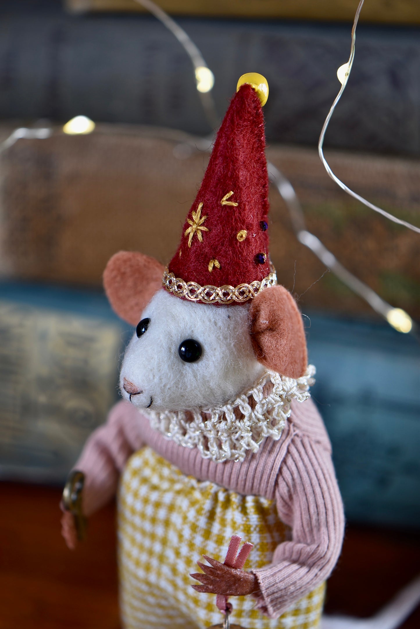 NEEDLE FELTED LITTLE FESTIVE MOUSE - Rustles from the meadow Limited Edition