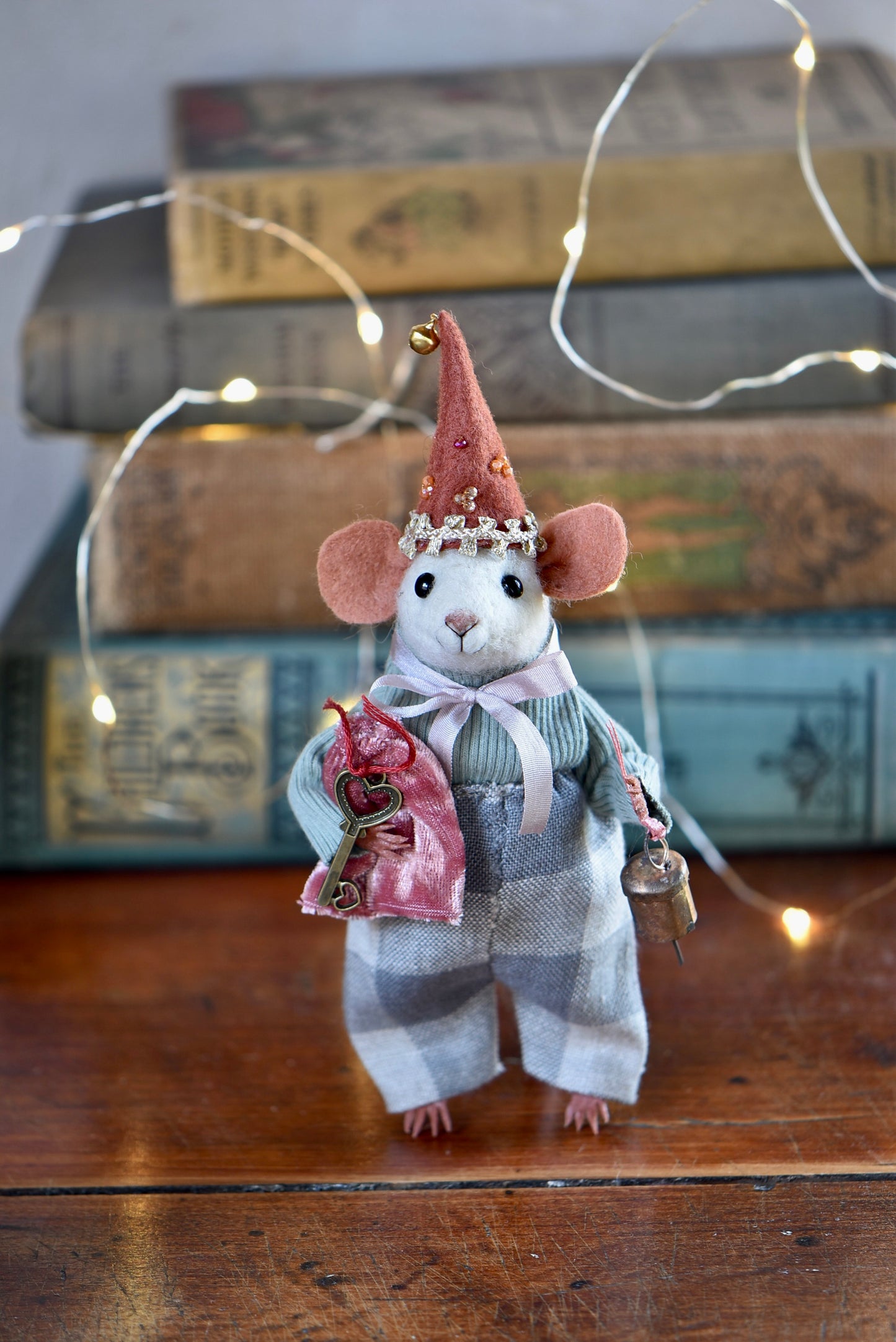 NEEDLE FELTED LITTLE FESTIVE MOUSE - Rustles from the meadow Limited Edition