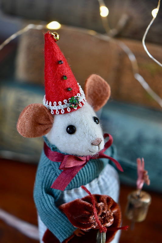 NEEDLE FELTED LITTLE FESTIVE MOUSE - Rustles from the meadow Limited Edition