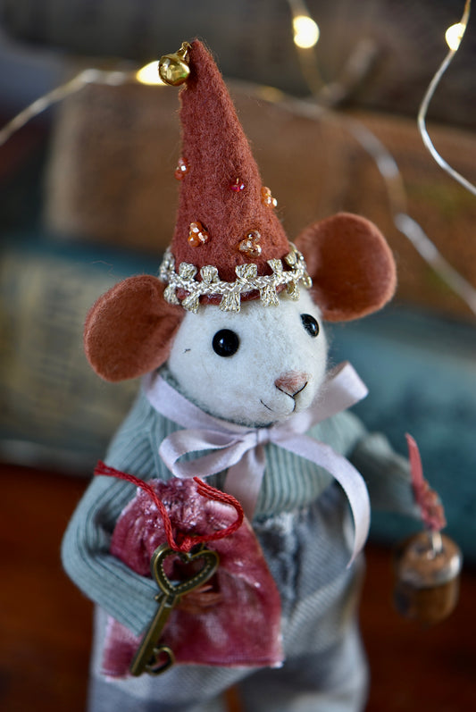 NEEDLE FELTED LITTLE FESTIVE MOUSE - Rustles from the meadow Limited Edition