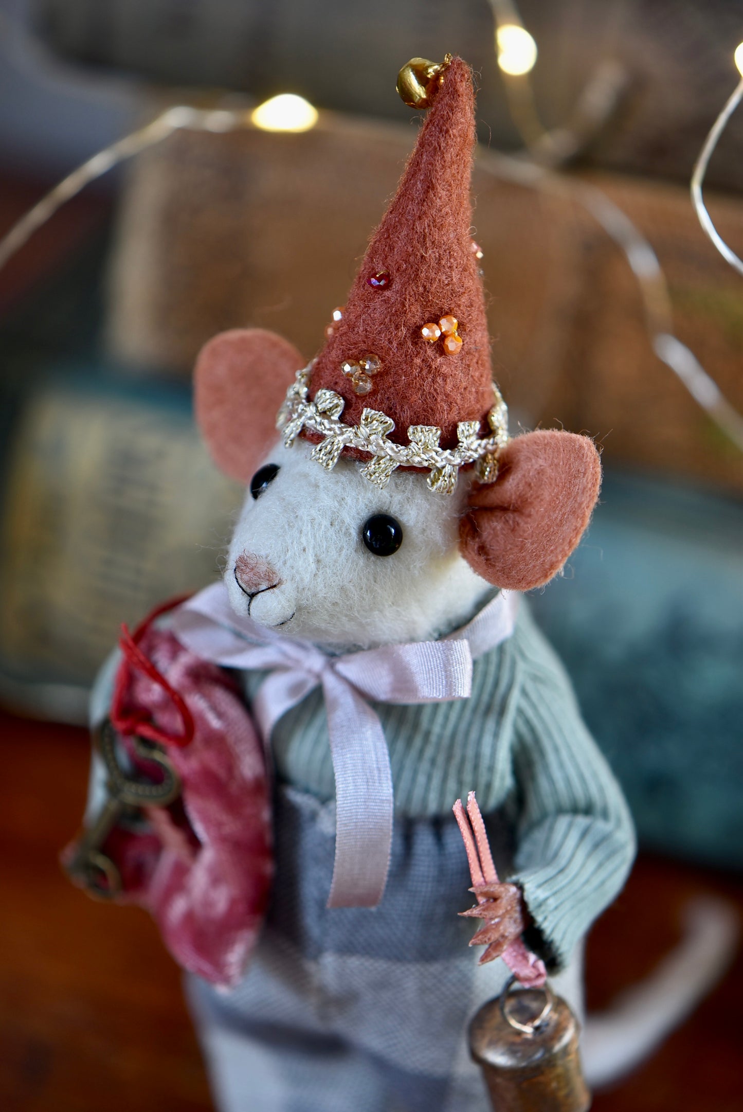 NEEDLE FELTED LITTLE FESTIVE MOUSE - Rustles from the meadow Limited Edition