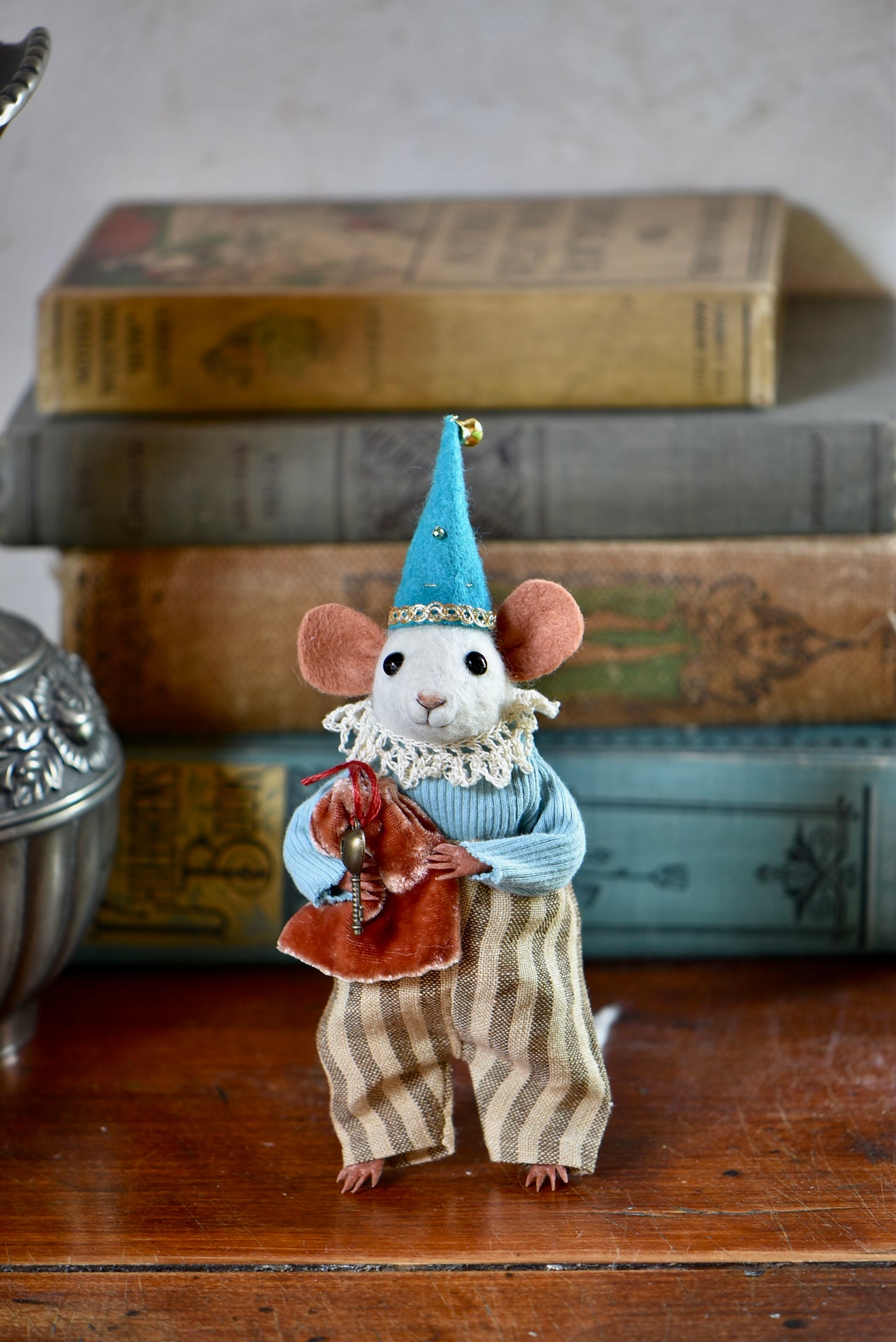 NEEDLE FELTED LITTLE FESTIVE MOUSE - Rustles from the meadow Limited Edition