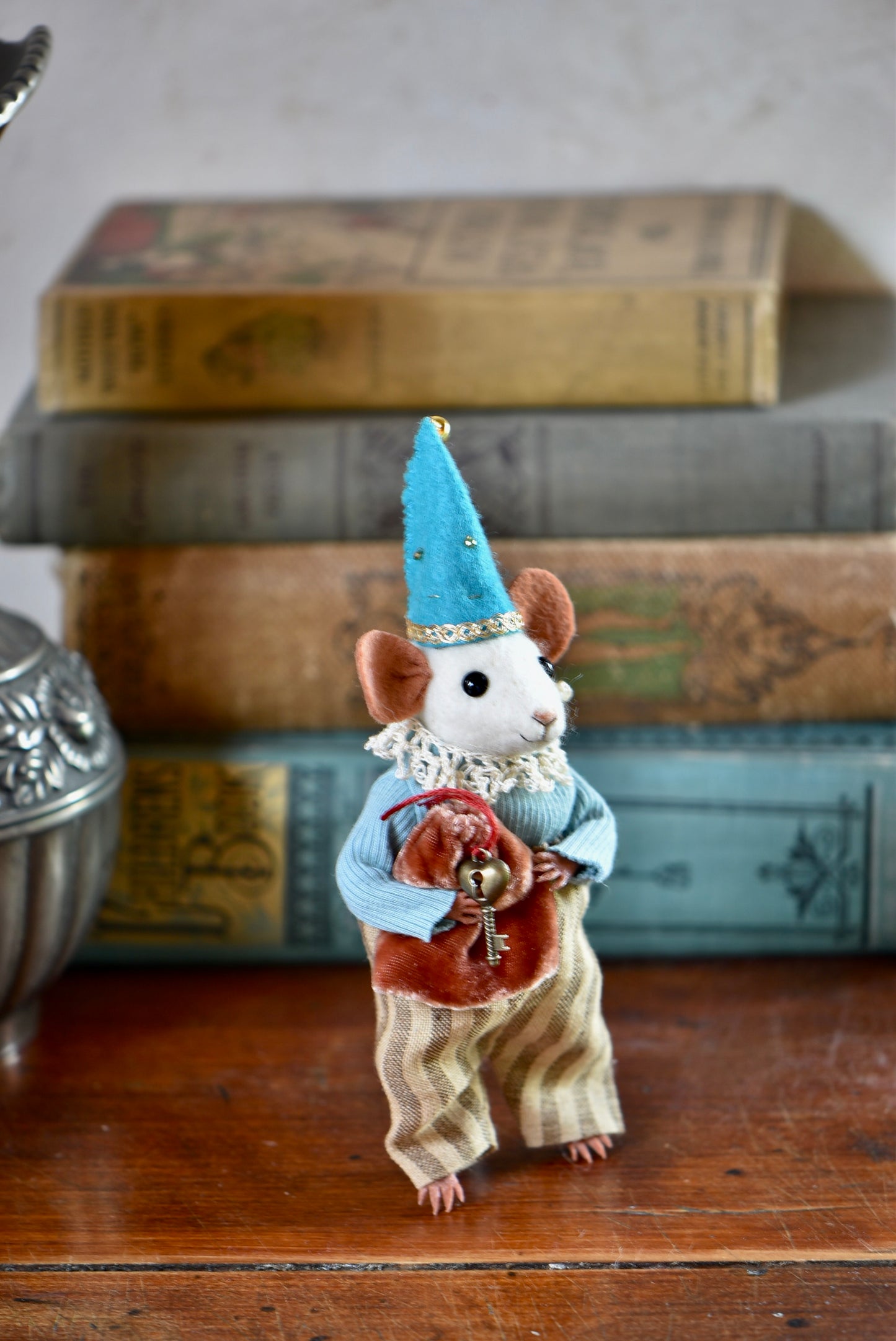 NEEDLE FELTED LITTLE FESTIVE MOUSE - Rustles from the meadow Limited Edition