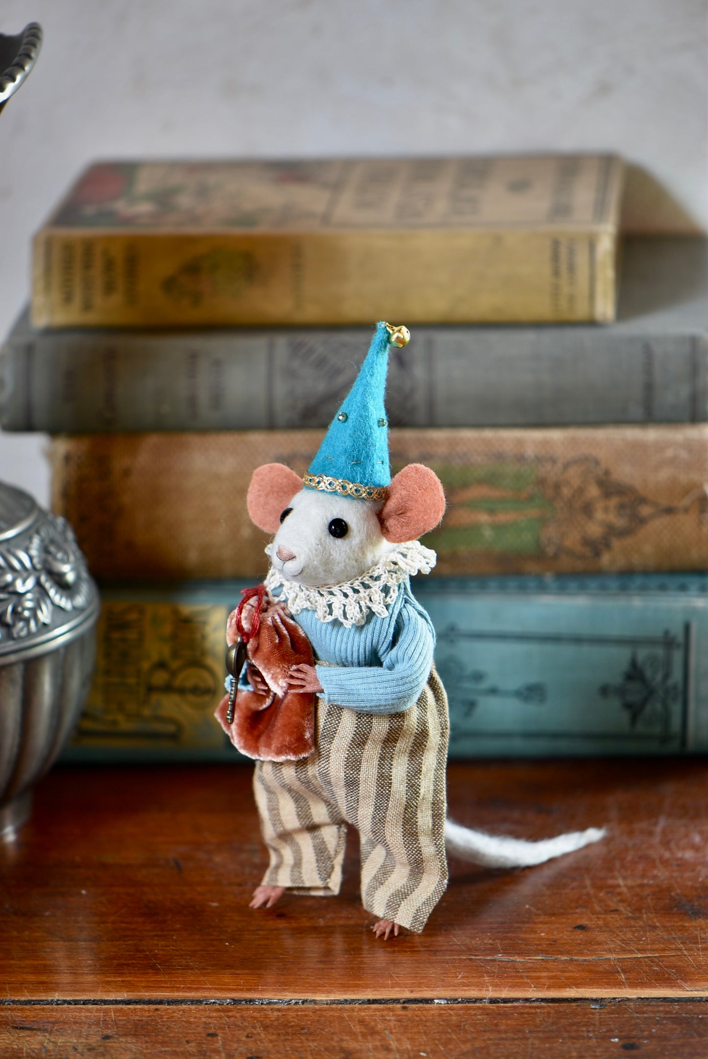 NEEDLE FELTED LITTLE FESTIVE MOUSE - Rustles from the meadow Limited Edition