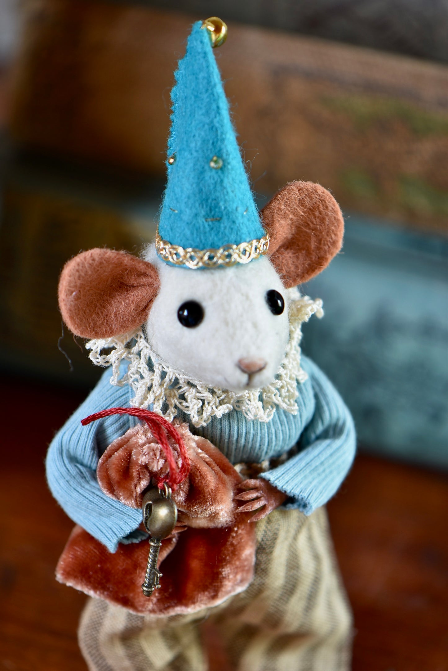 NEEDLE FELTED LITTLE FESTIVE MOUSE - Rustles from the meadow Limited Edition