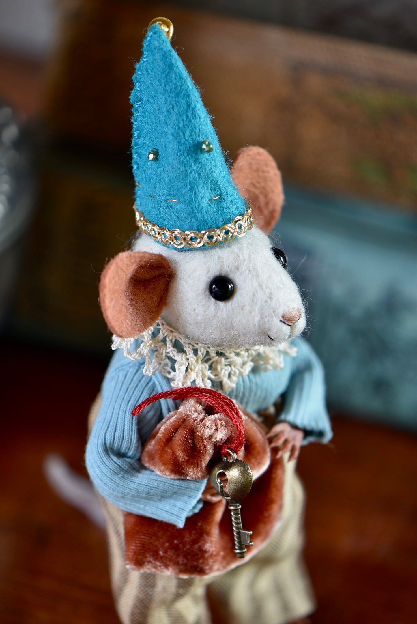 NEEDLE FELTED LITTLE FESTIVE MOUSE - Rustles from the meadow Limited Edition