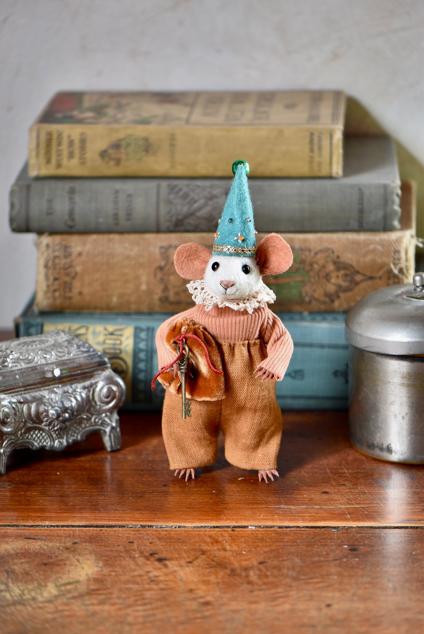 NEEDLE FELTED LITTLE FESTIVE MOUSE - Rustles from the meadow Limited Edition