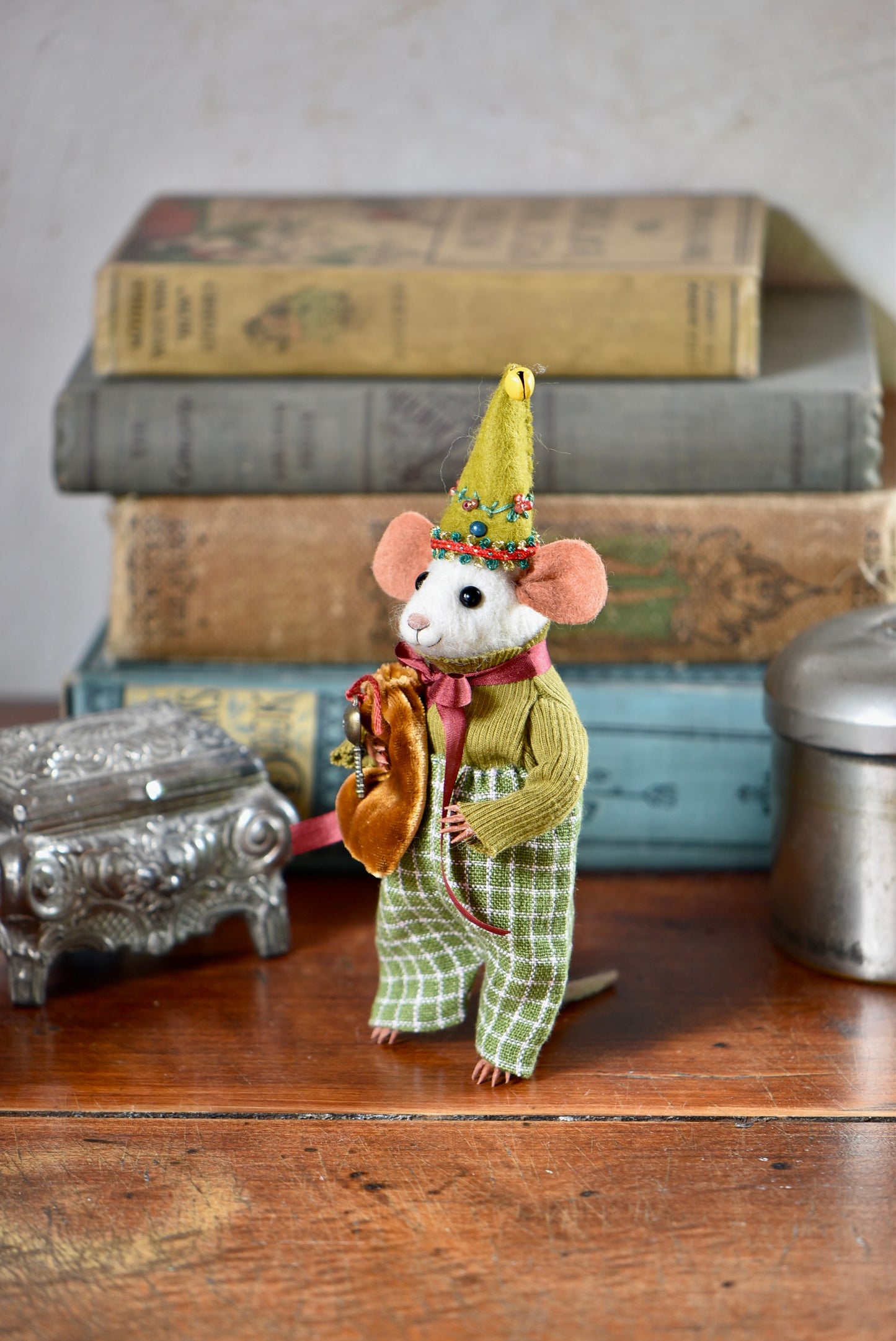 NEEDLE FELTED LITTLE FESTIVE MOUSE - Rustles from the meadow Limited Edition