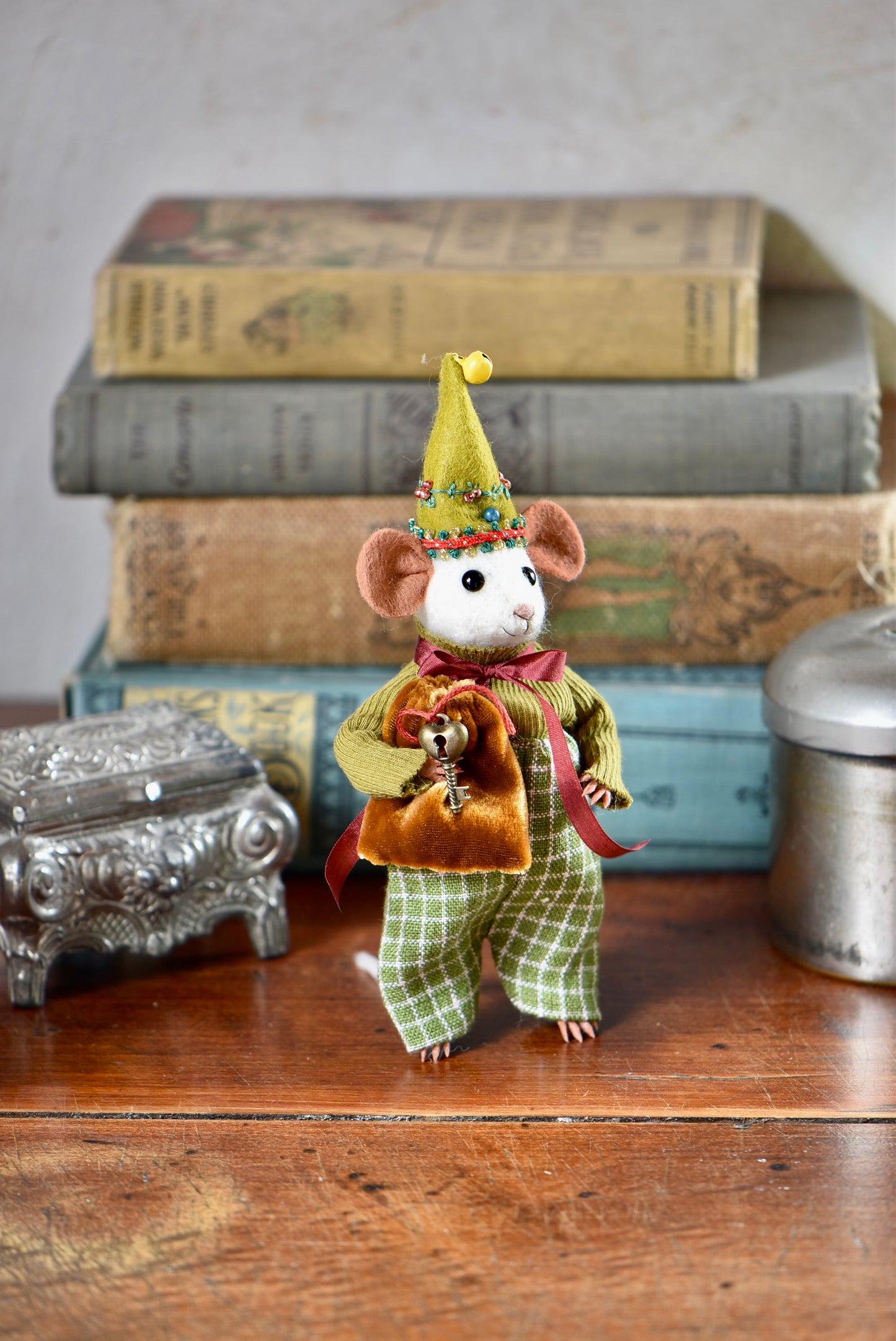 NEEDLE FELTED LITTLE FESTIVE MOUSE - Rustles from the meadow Limited Edition