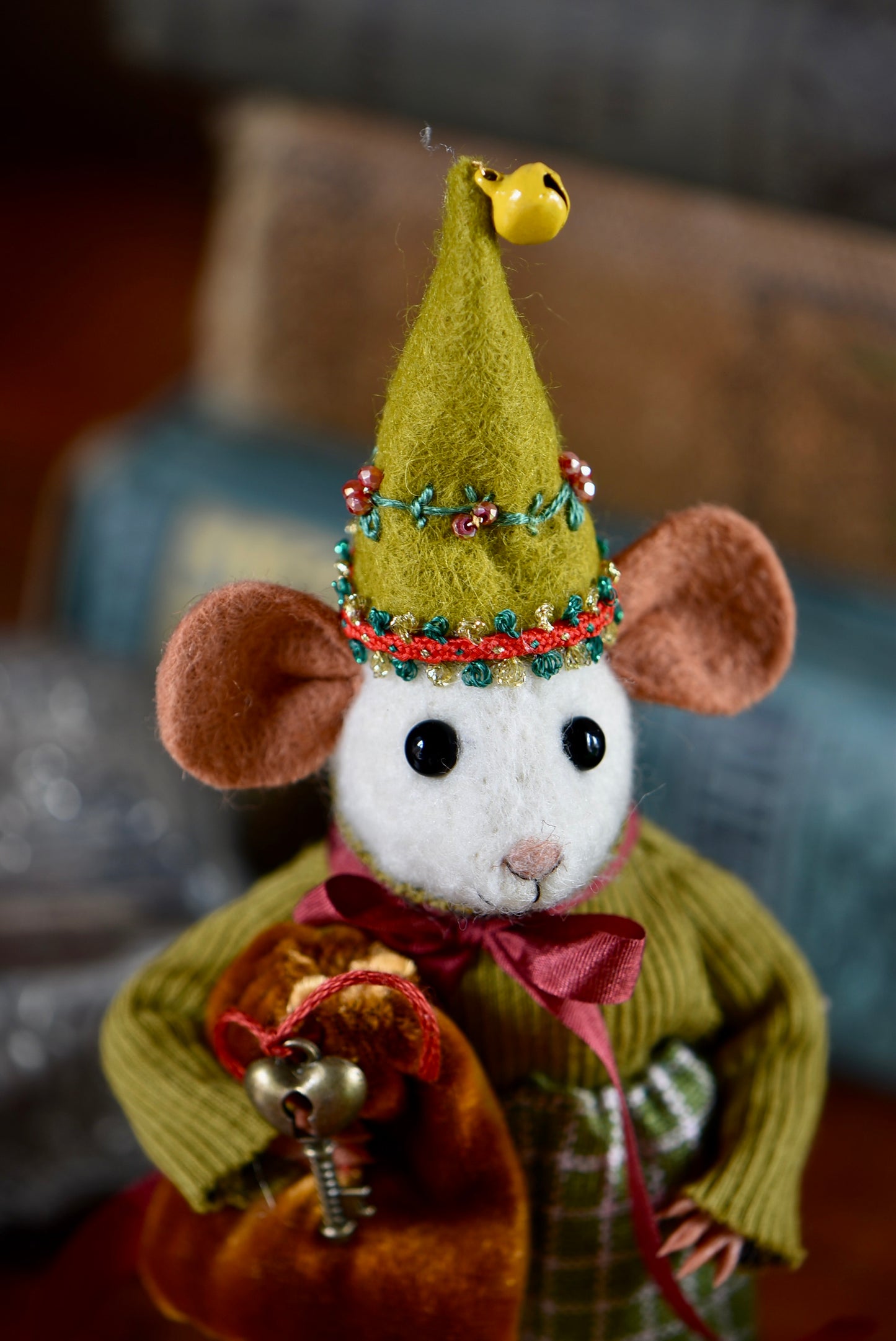 NEEDLE FELTED LITTLE FESTIVE MOUSE - Rustles from the meadow Limited Edition