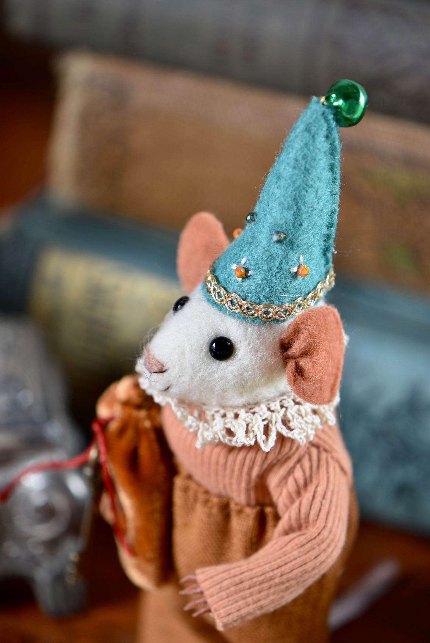 NEEDLE FELTED LITTLE FESTIVE MOUSE - Rustles from the meadow Limited Edition