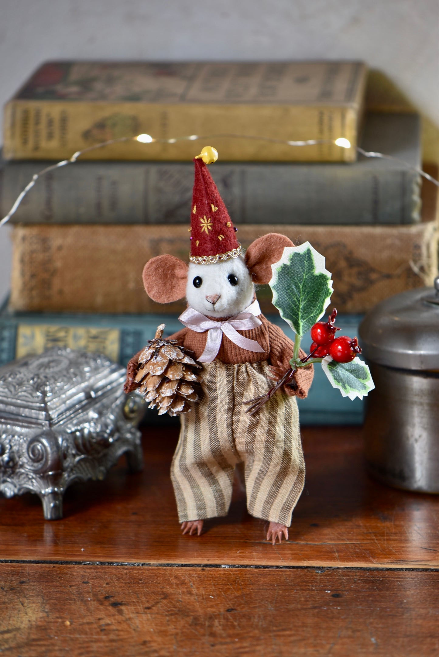 NEEDLE FELTED LITTLE FESTIVE MOUSE - Rustles from the meadow Limited Edition