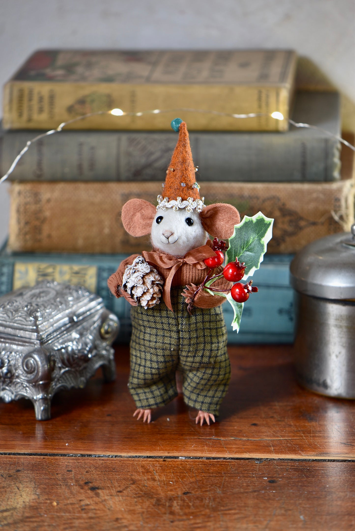 NEEDLE FELTED LITTLE FESTIVE MOUSE - Rustles from the meadow Limited Edition