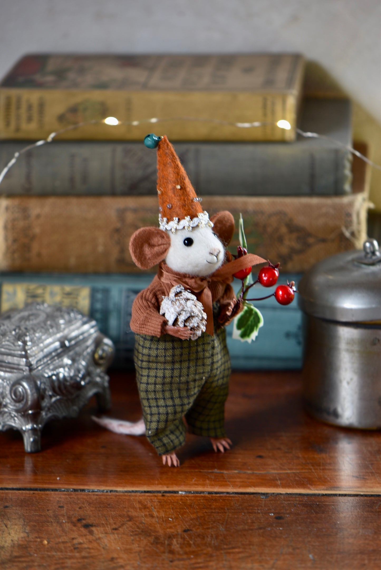 NEEDLE FELTED LITTLE FESTIVE MOUSE - Rustles from the meadow Limited Edition