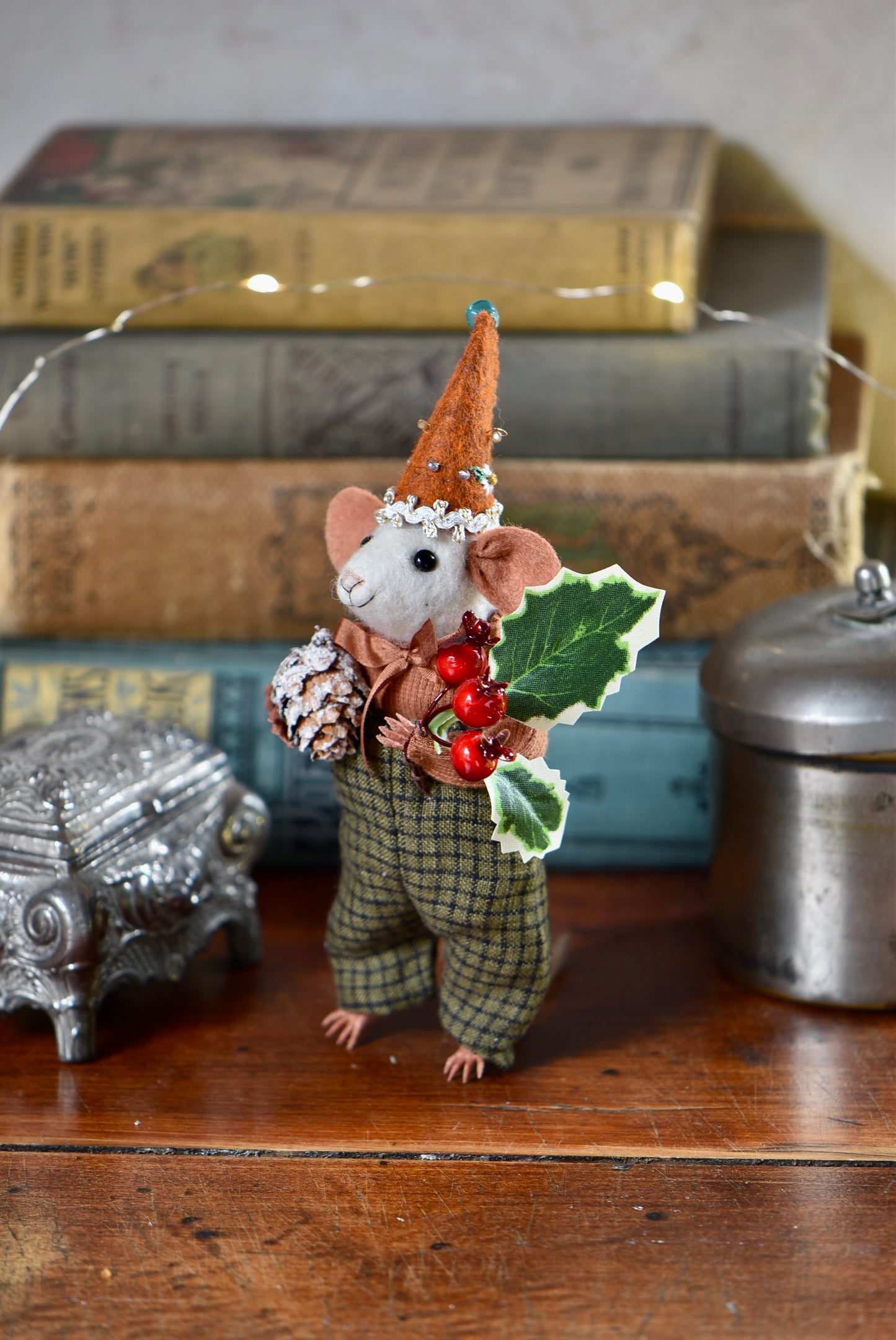 NEEDLE FELTED LITTLE FESTIVE MOUSE - Rustles from the meadow Limited Edition