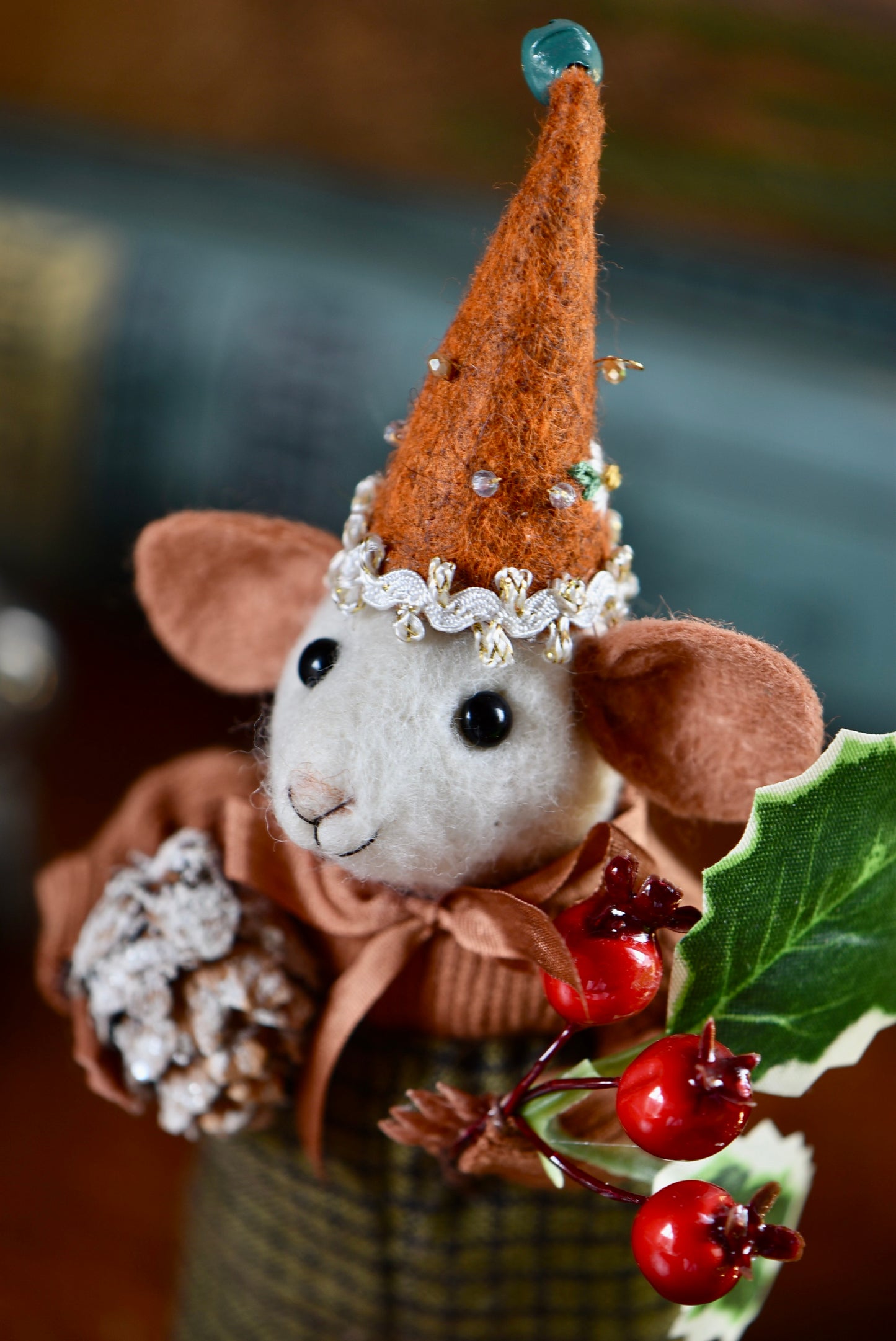 NEEDLE FELTED LITTLE FESTIVE MOUSE - Rustles from the meadow Limited Edition