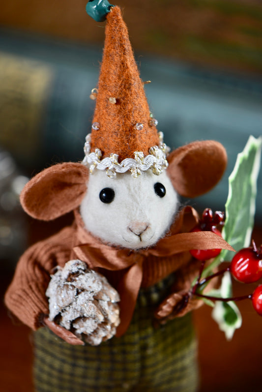 NEEDLE FELTED LITTLE FESTIVE MOUSE - Rustles from the meadow Limited Edition