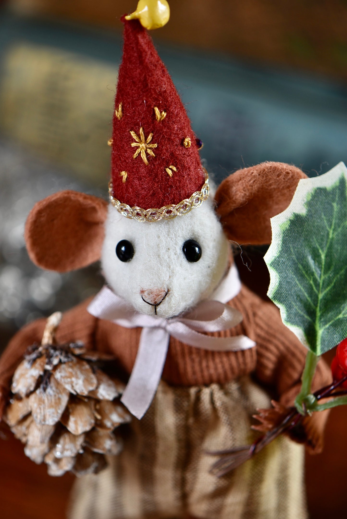 NEEDLE FELTED LITTLE FESTIVE MOUSE - Rustles from the meadow Limited Edition