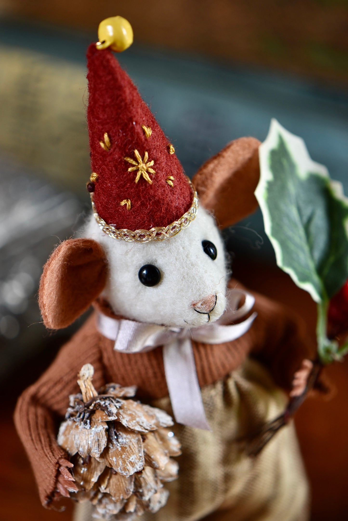 NEEDLE FELTED LITTLE FESTIVE MOUSE - Rustles from the meadow Limited Edition