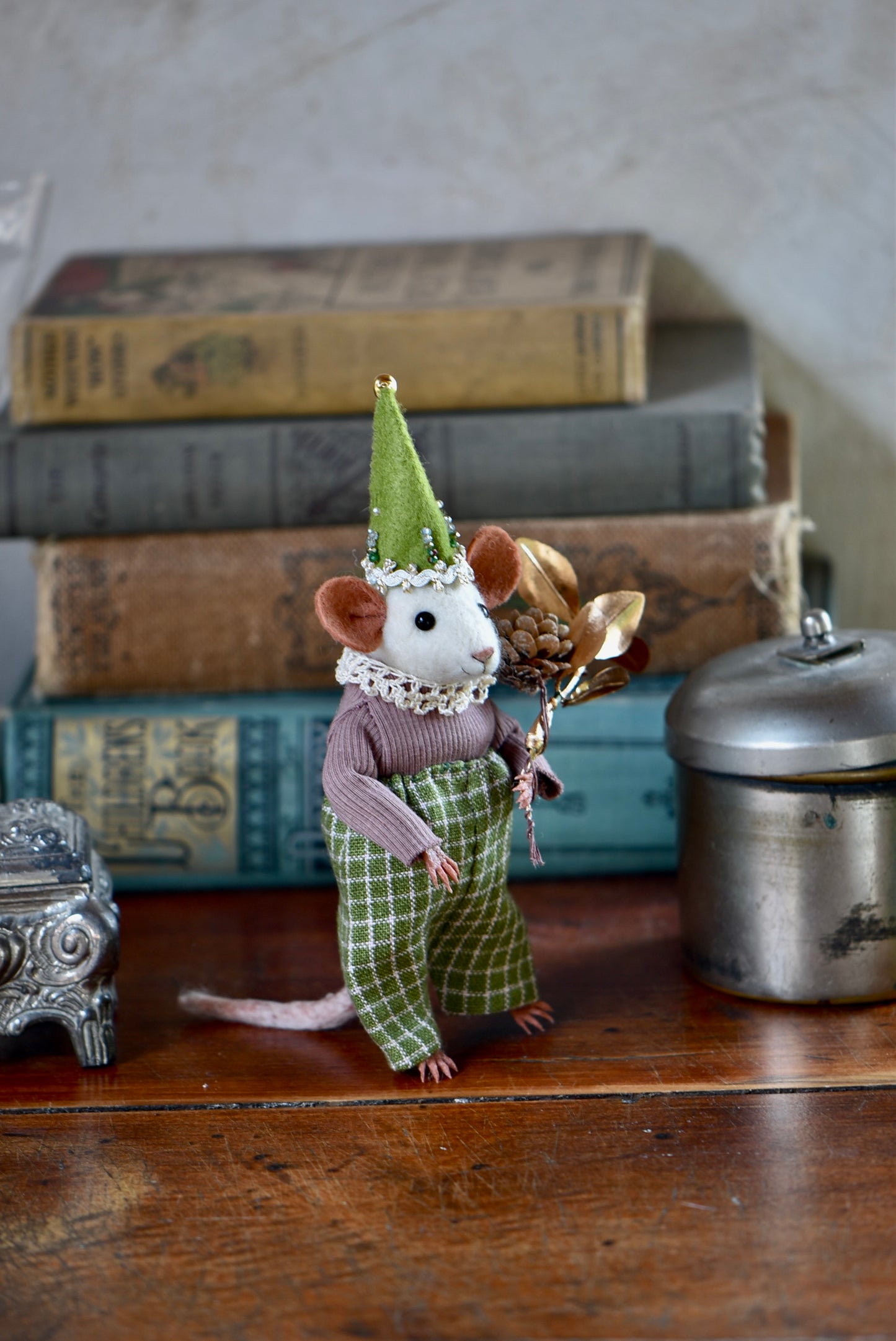 NEEDLE FELTED LITTLE FESTIVE MOUSE - Rustles from the meadow Limited Edition