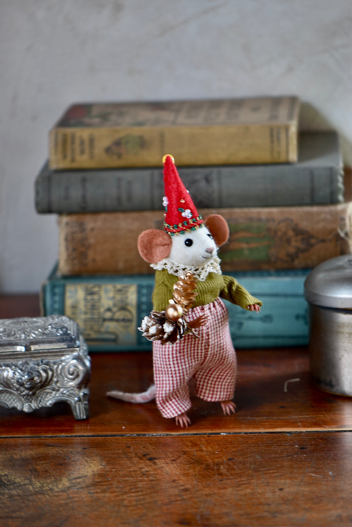 NEEDLE FELTED LITTLE FESTIVE MOUSE - Rustles from the meadow Limited Edition